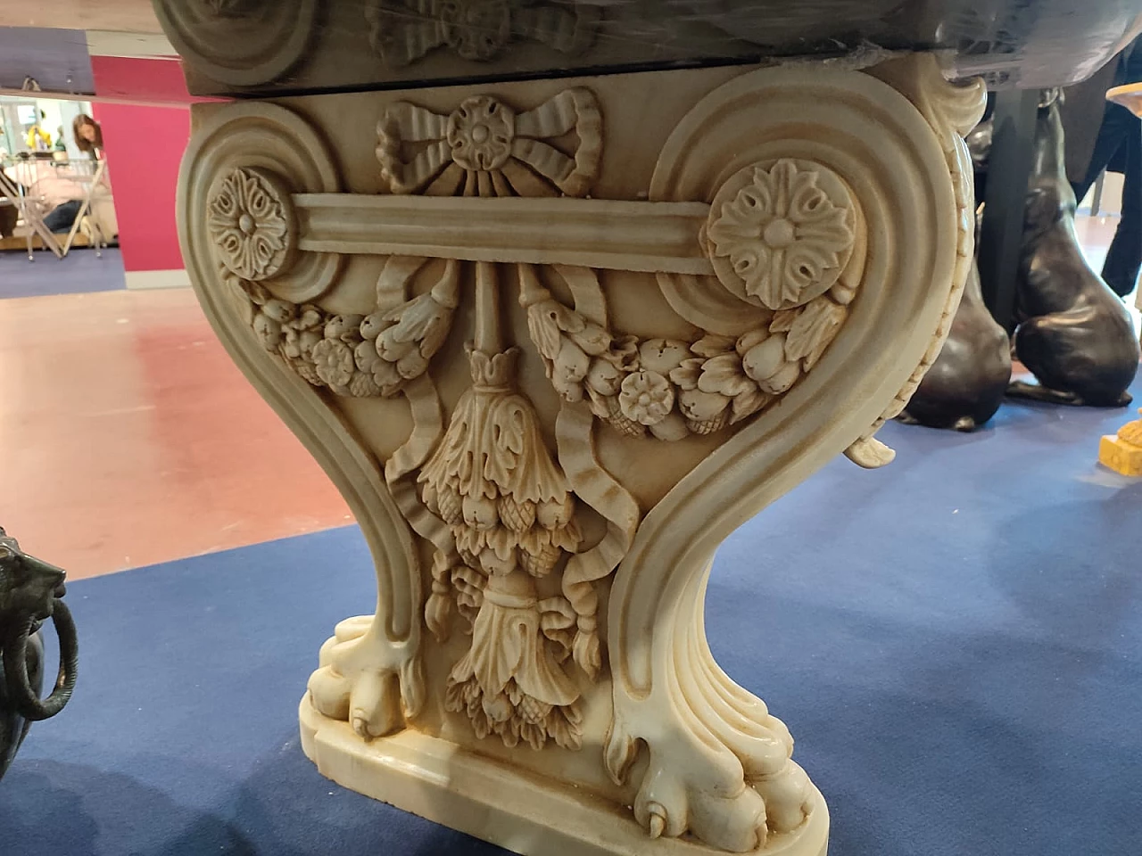 Inlaid marble table with Thassos marble bases, early 19th century 5