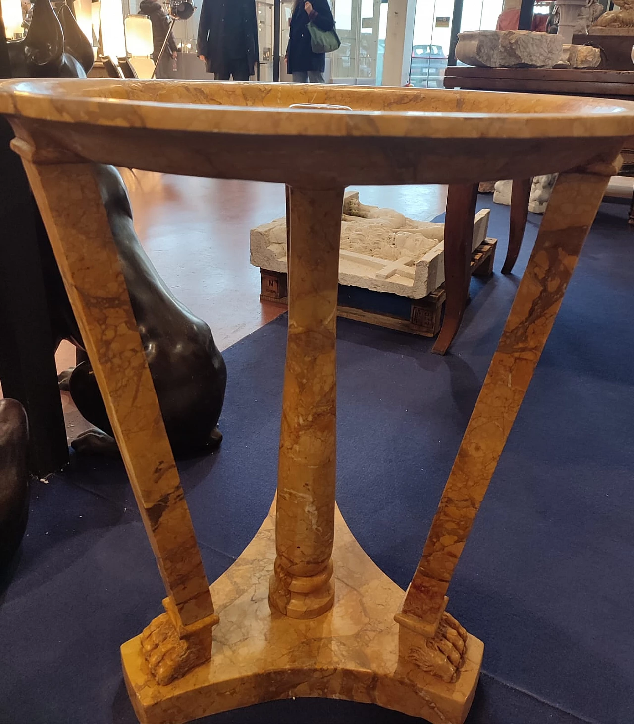 Venetian yellow marble tripod, late 19th century 3