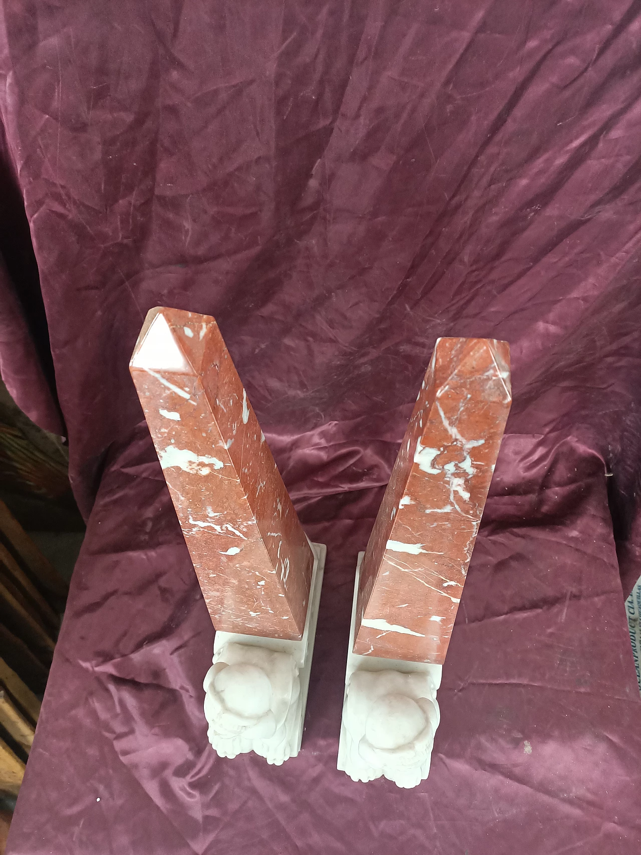 Pair of red and white marble obelisks with sphinx, early 20th century 2