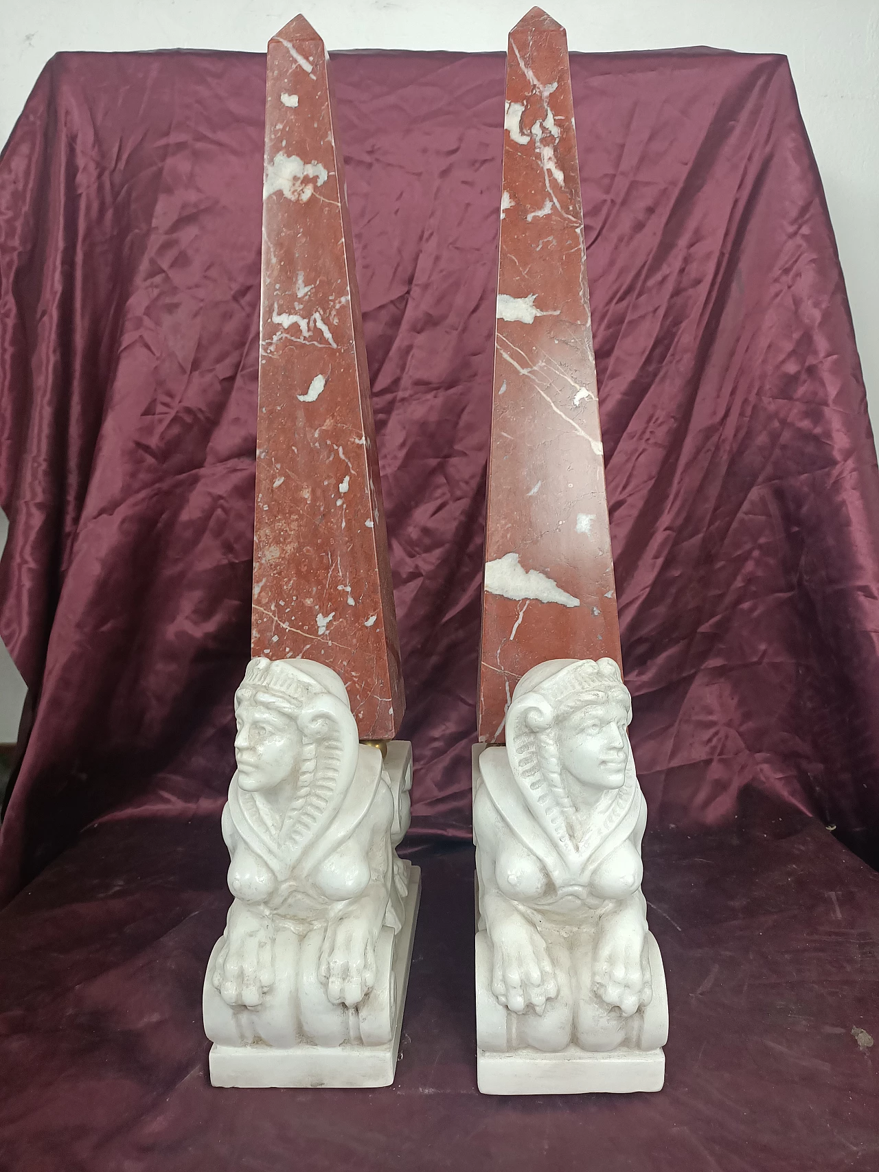 Pair of red and white marble obelisks with sphinx, early 20th century 4