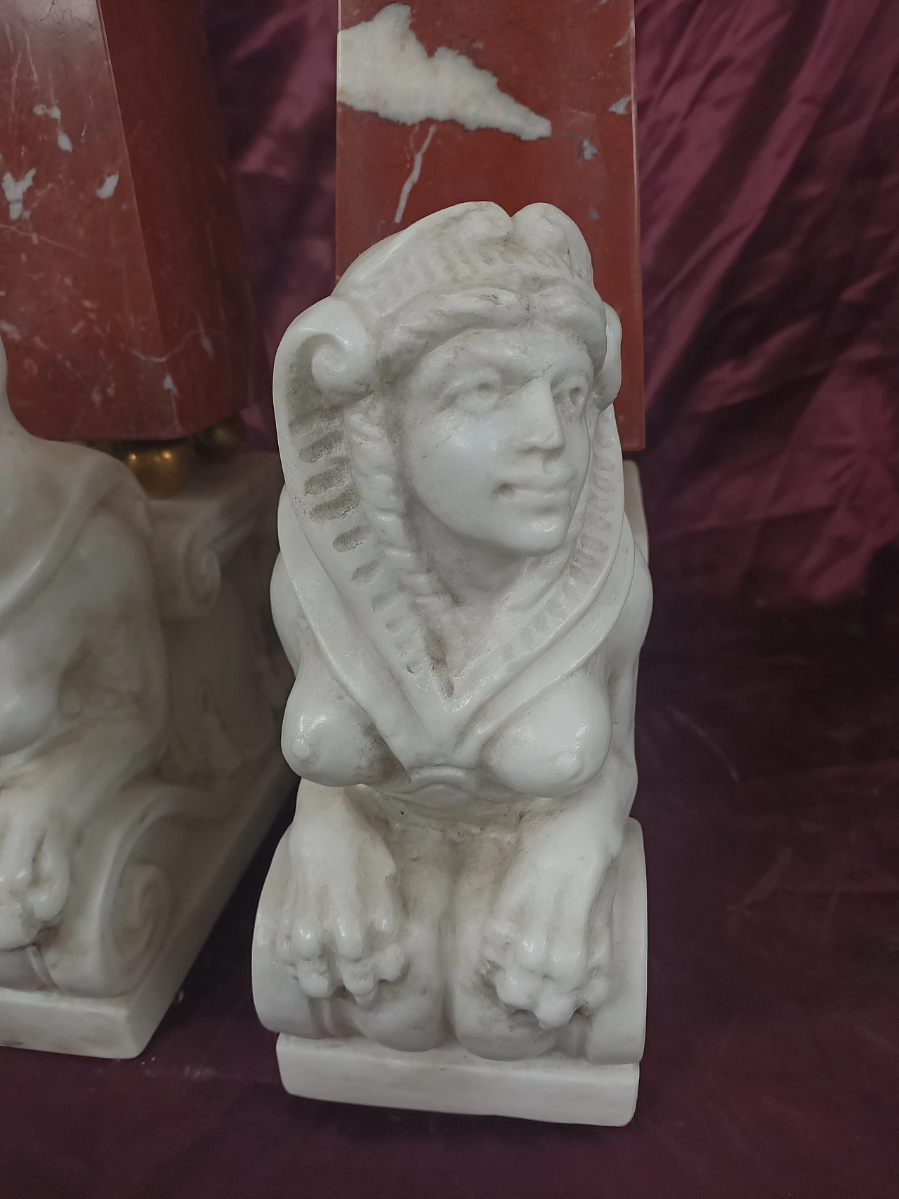 Pair of red and white marble obelisks with sphinx, early 20th century 6