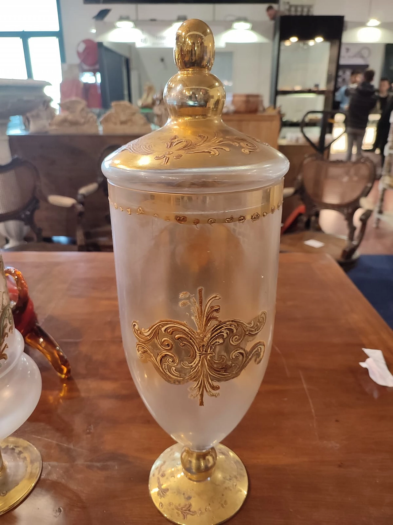 Painted and gilded blown glass apothecary vase, early 20th century 1