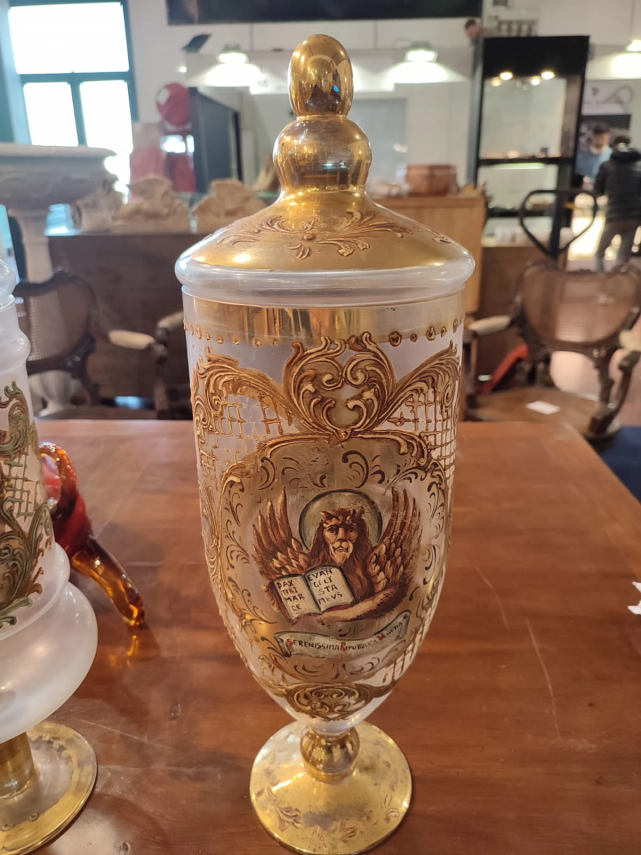 Painted and gilded blown glass apothecary vase, early 20th century 4