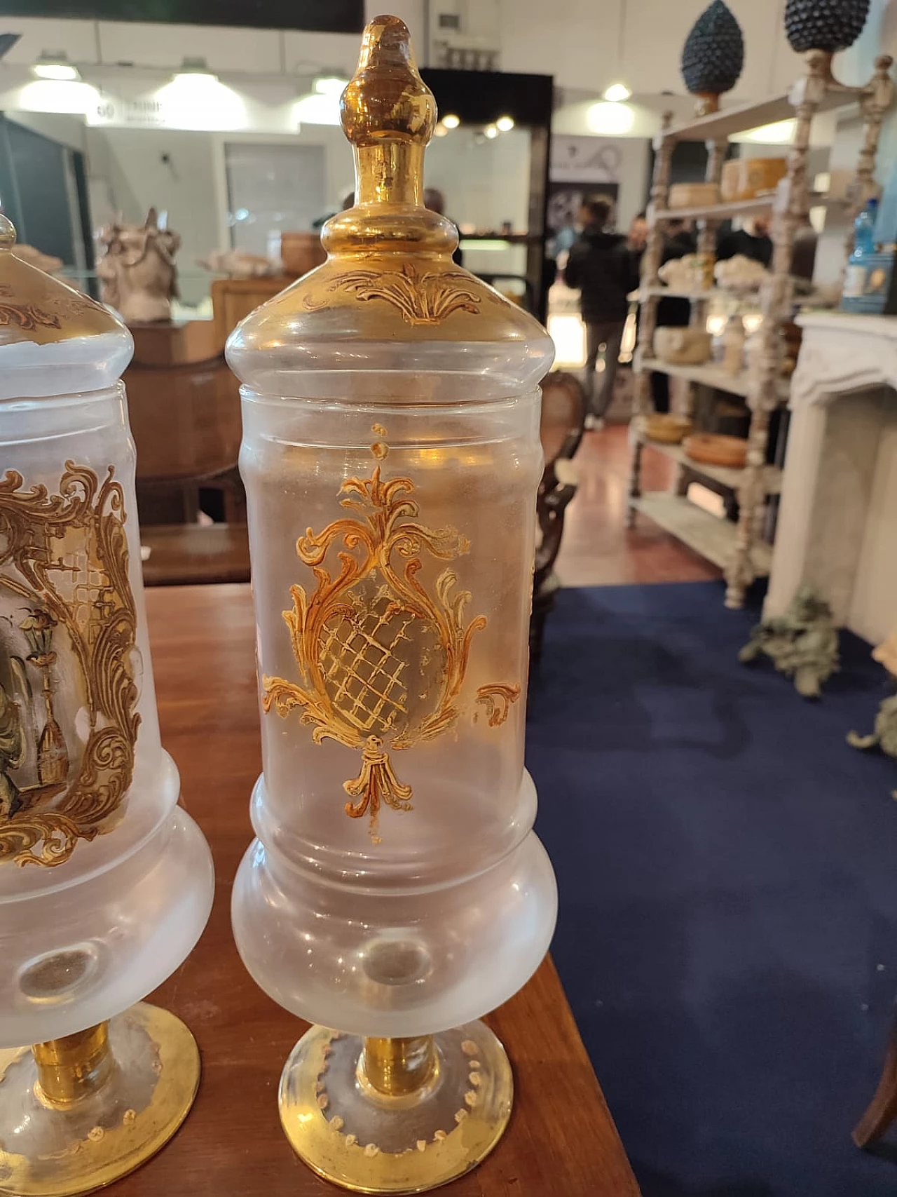 Painted and gilded blown glass apothecary vase, early 20th century 5