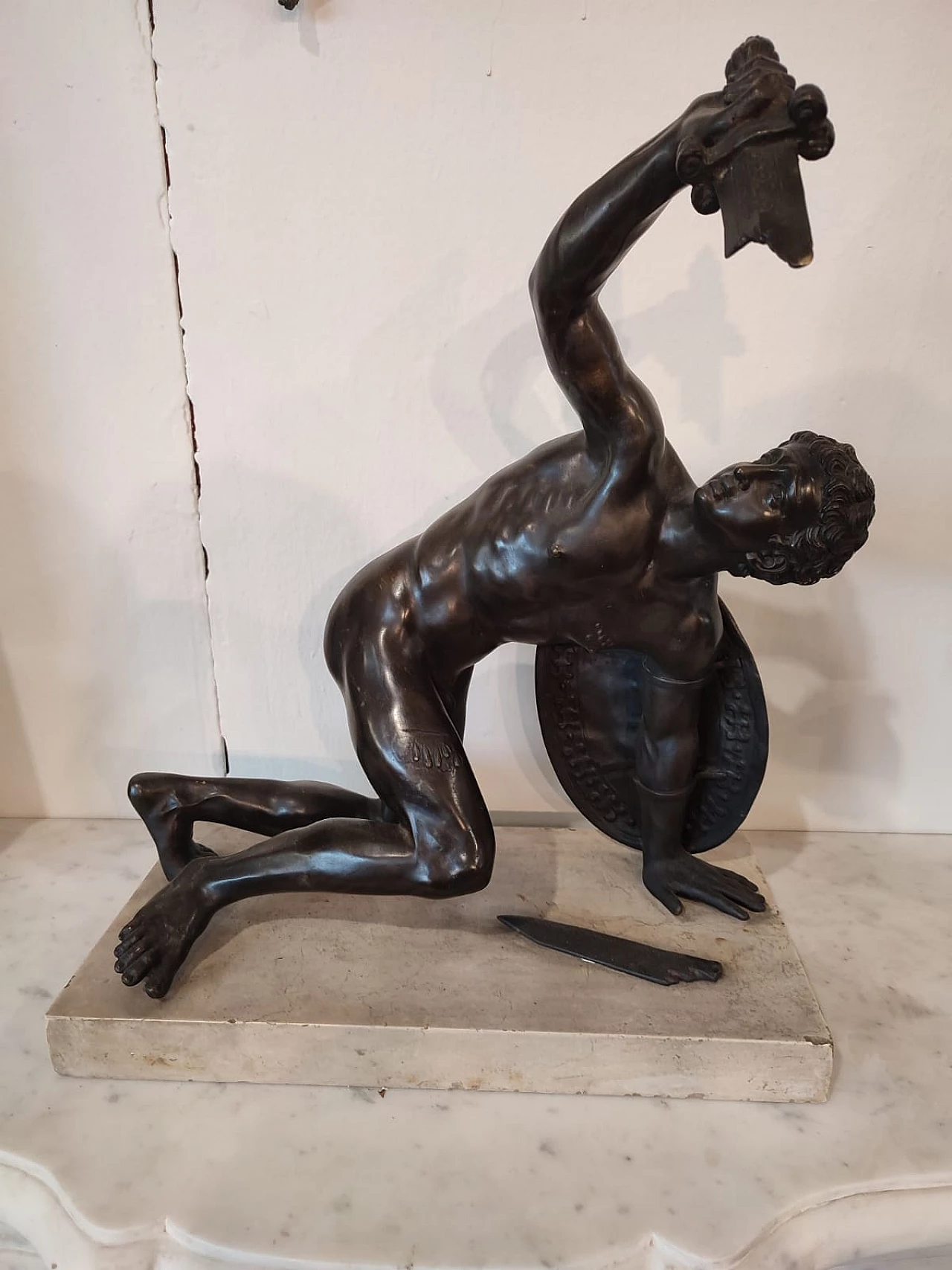 Bronze statue of a gladiator on travertine base, late 19th century 7