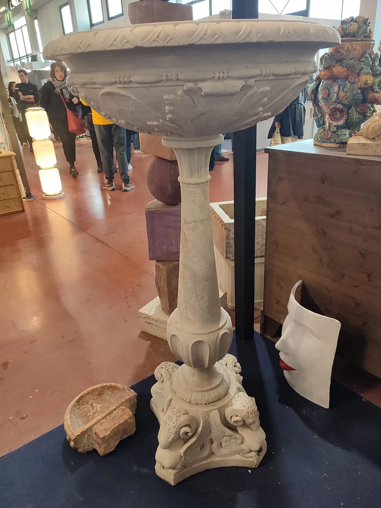 Baptismal font in Carrara marble, 18th century 4