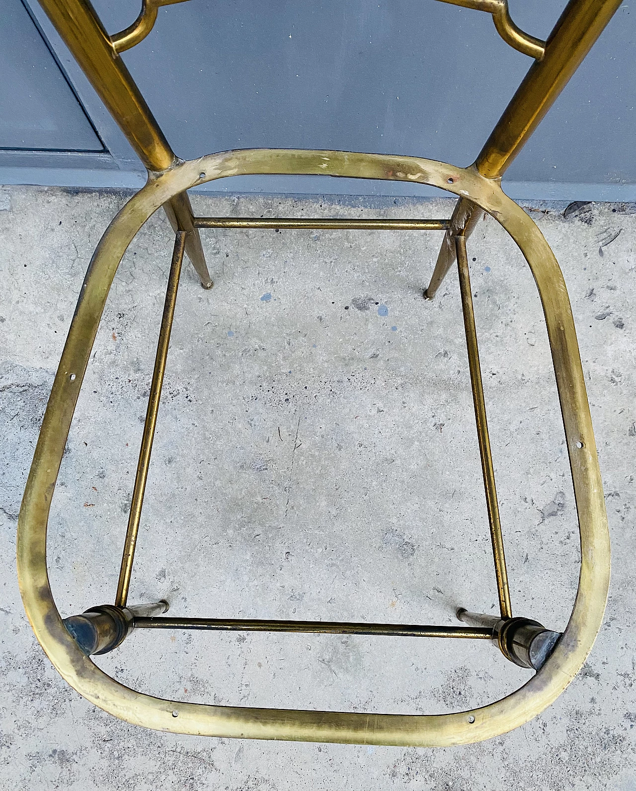 Pair of Chiavarine brass chairs by Gaetano Descalzi, 1950s 6