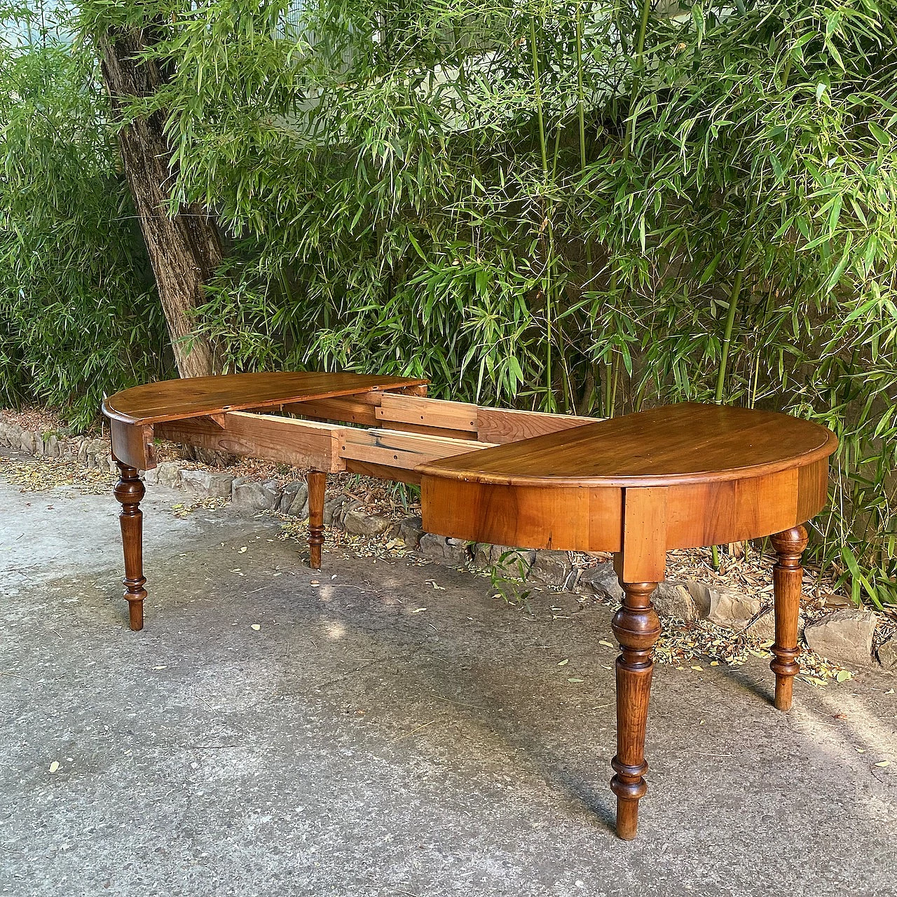 Round extendable cherrywood table, mid 19th century 8