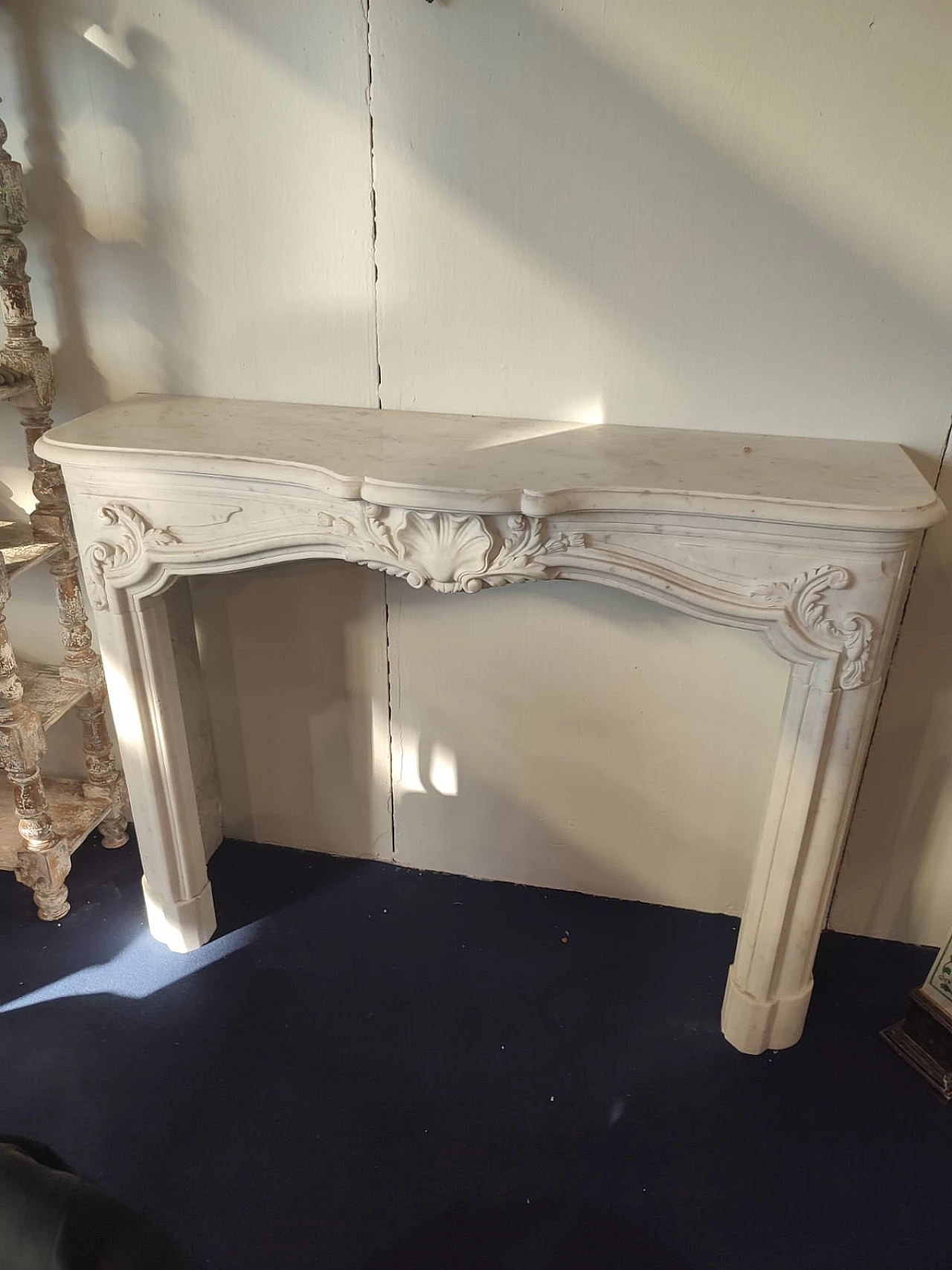 Fireplace in Carrara Calacatta marble, early 19th century 1