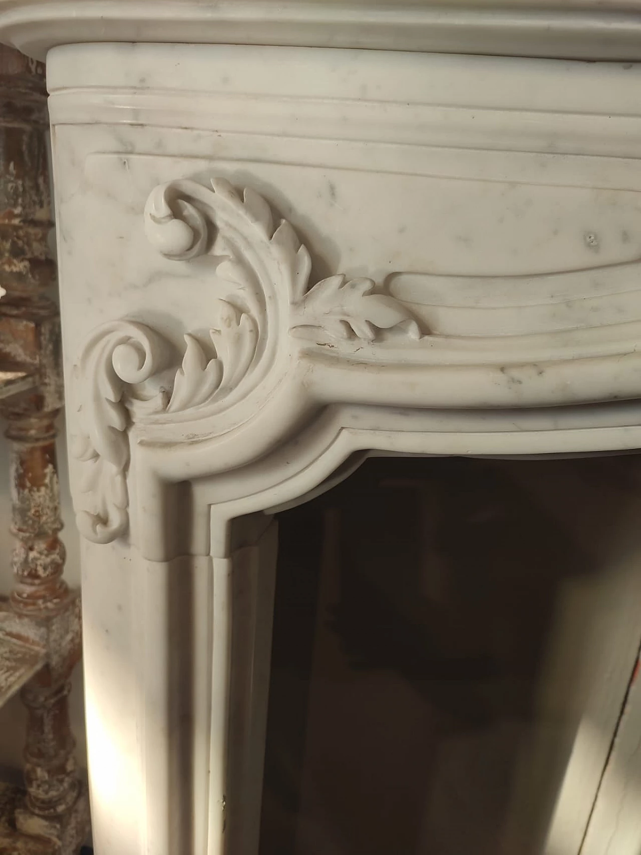 Fireplace in Carrara Calacatta marble, early 19th century 4