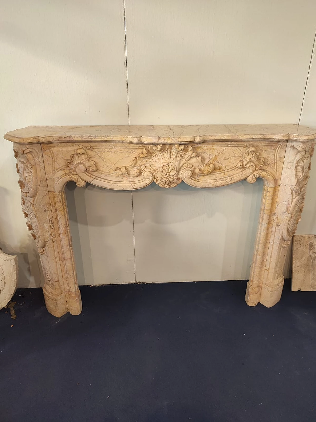 Fireplace in cream Valencia marble, early 19th century 3