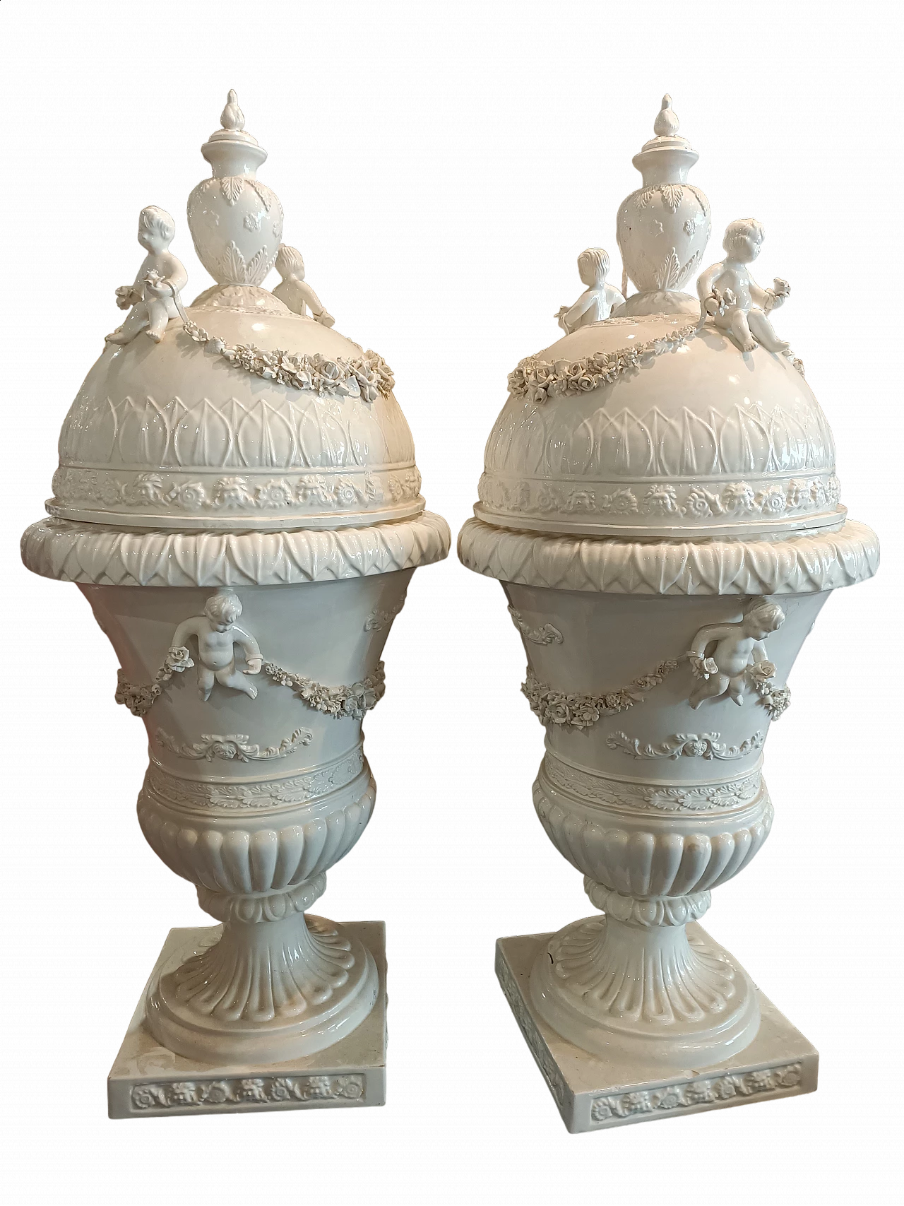 Pair of Vecchia Bassano ceramic vases with lids, early 20th century 8