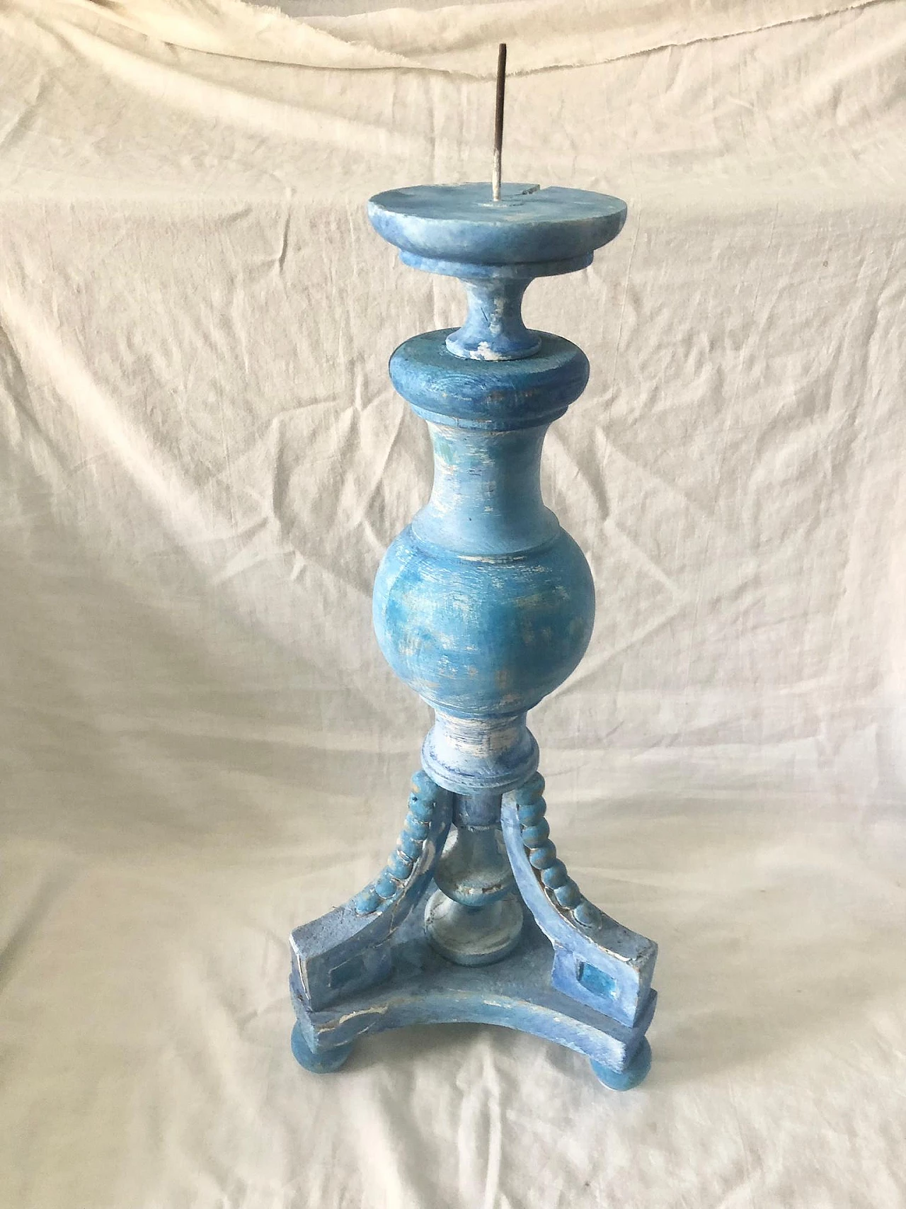 Carved and pickled blue wood candle holder, 1920s 2