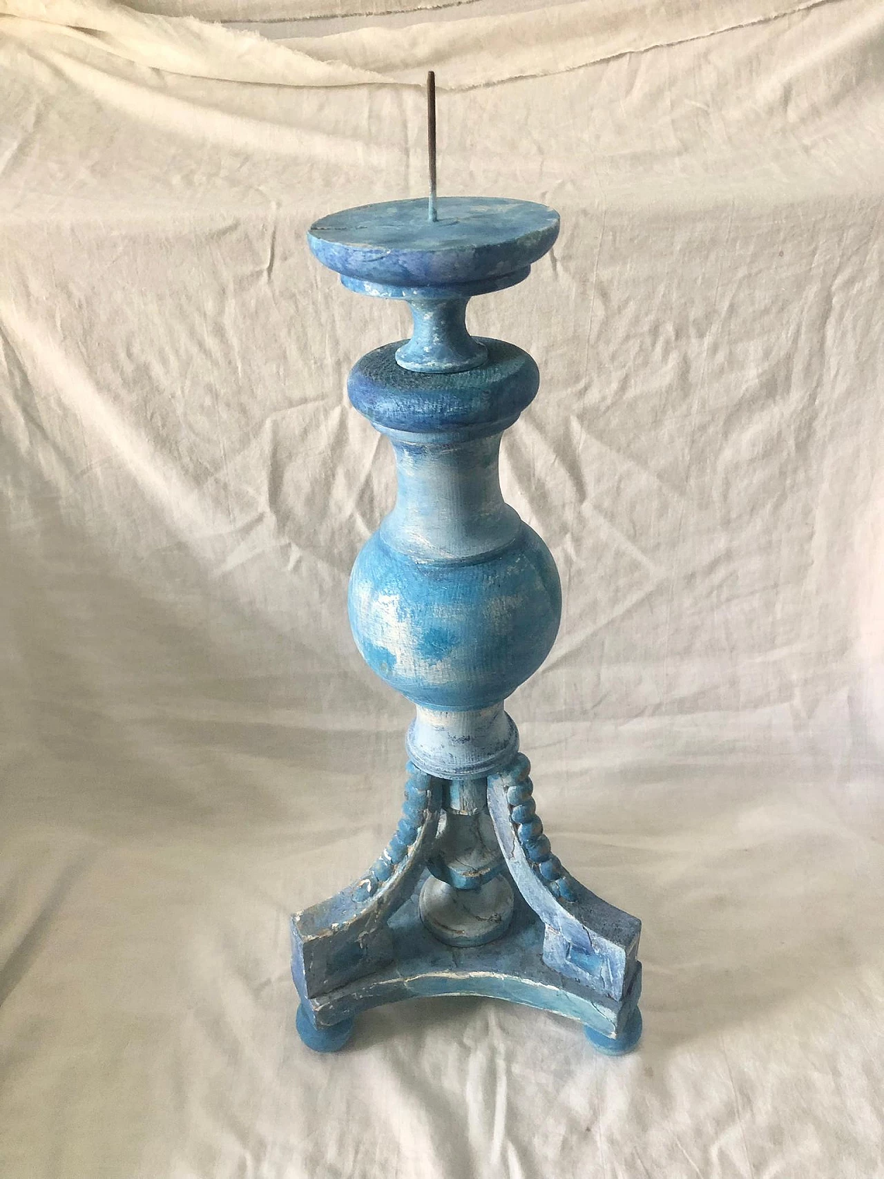 Carved and pickled blue wood candle holder, 1920s 4