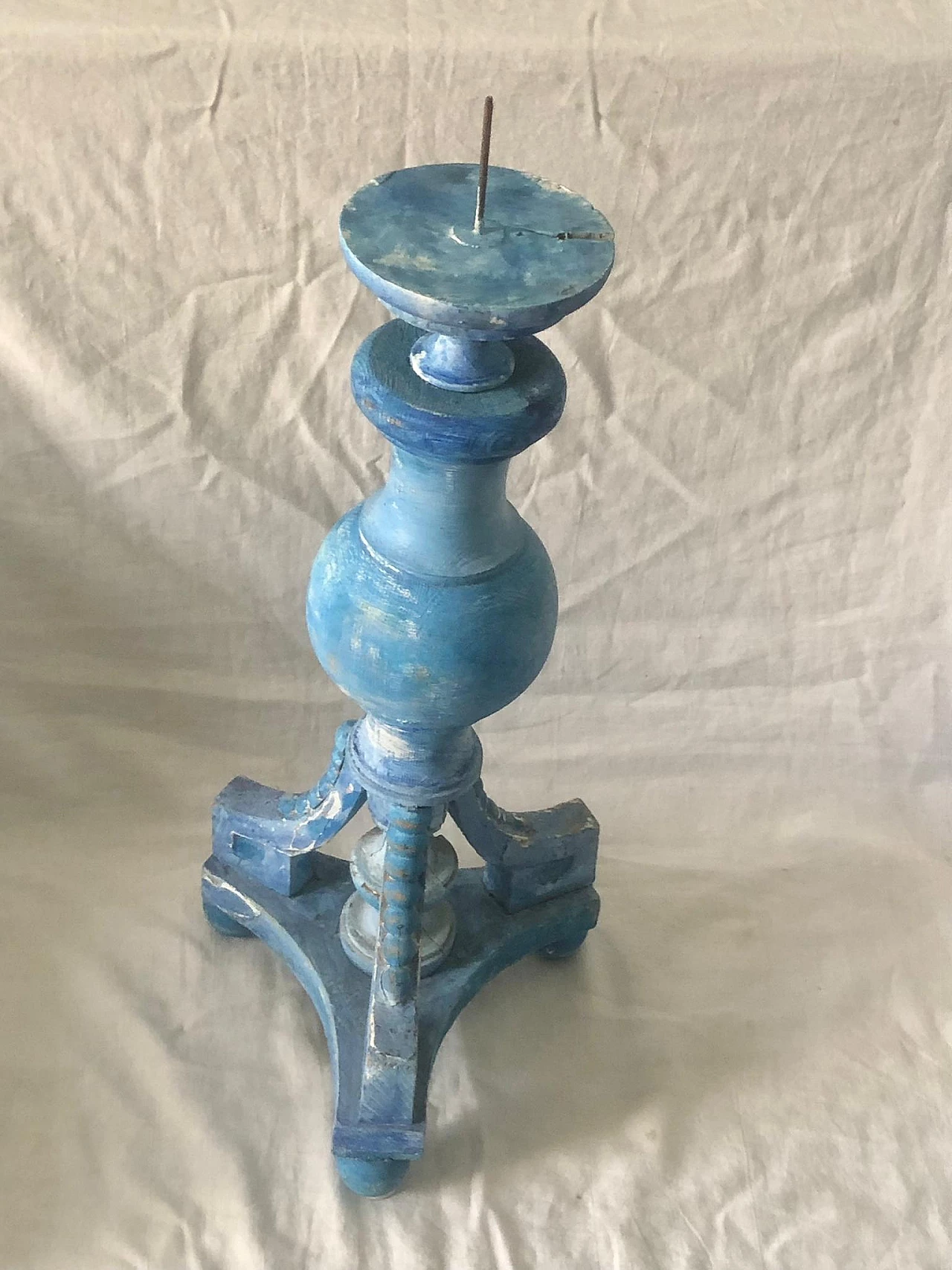 Carved and pickled blue wood candle holder, 1920s 5