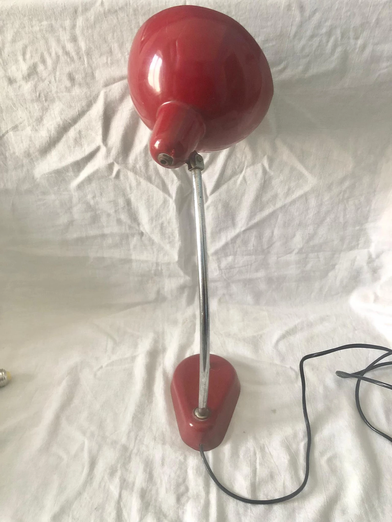 Red lacquered metal table lamp, 1950s 3