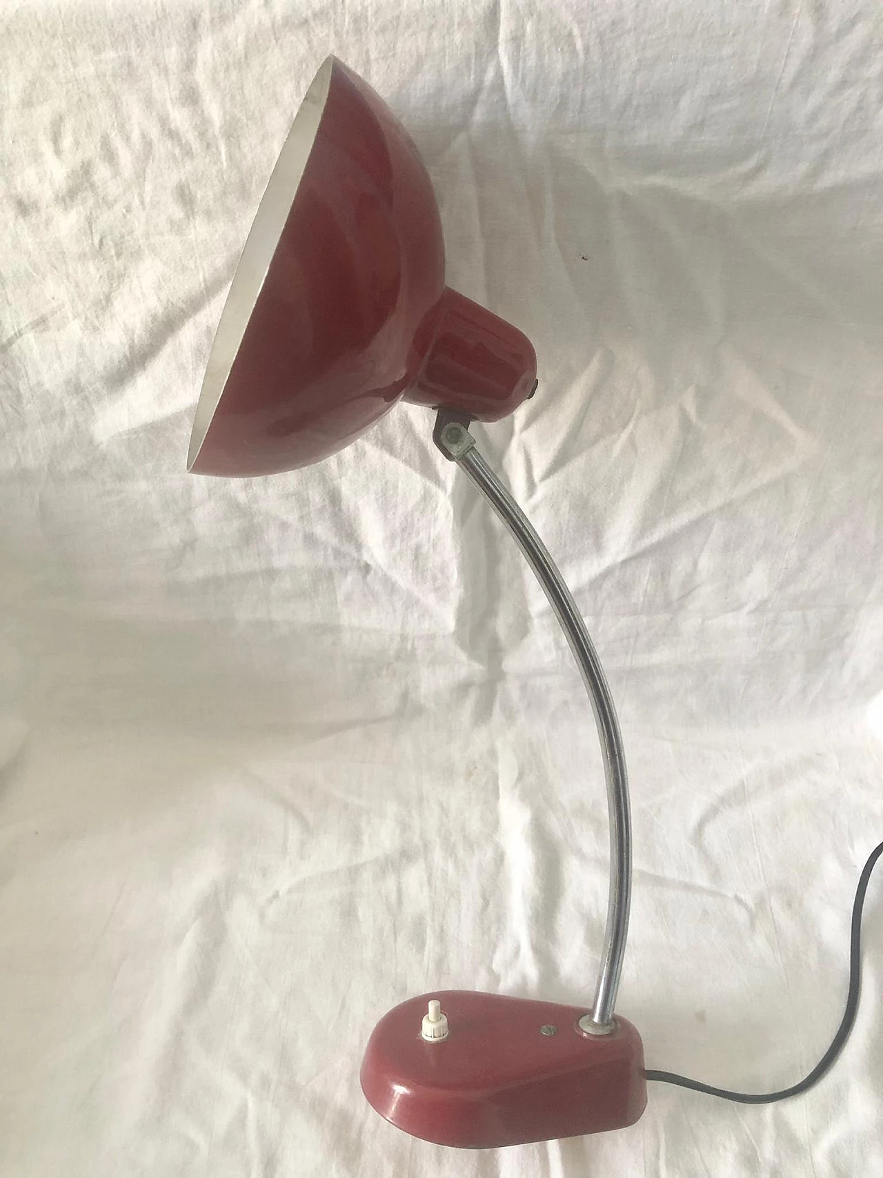 Red lacquered metal table lamp, 1950s 6