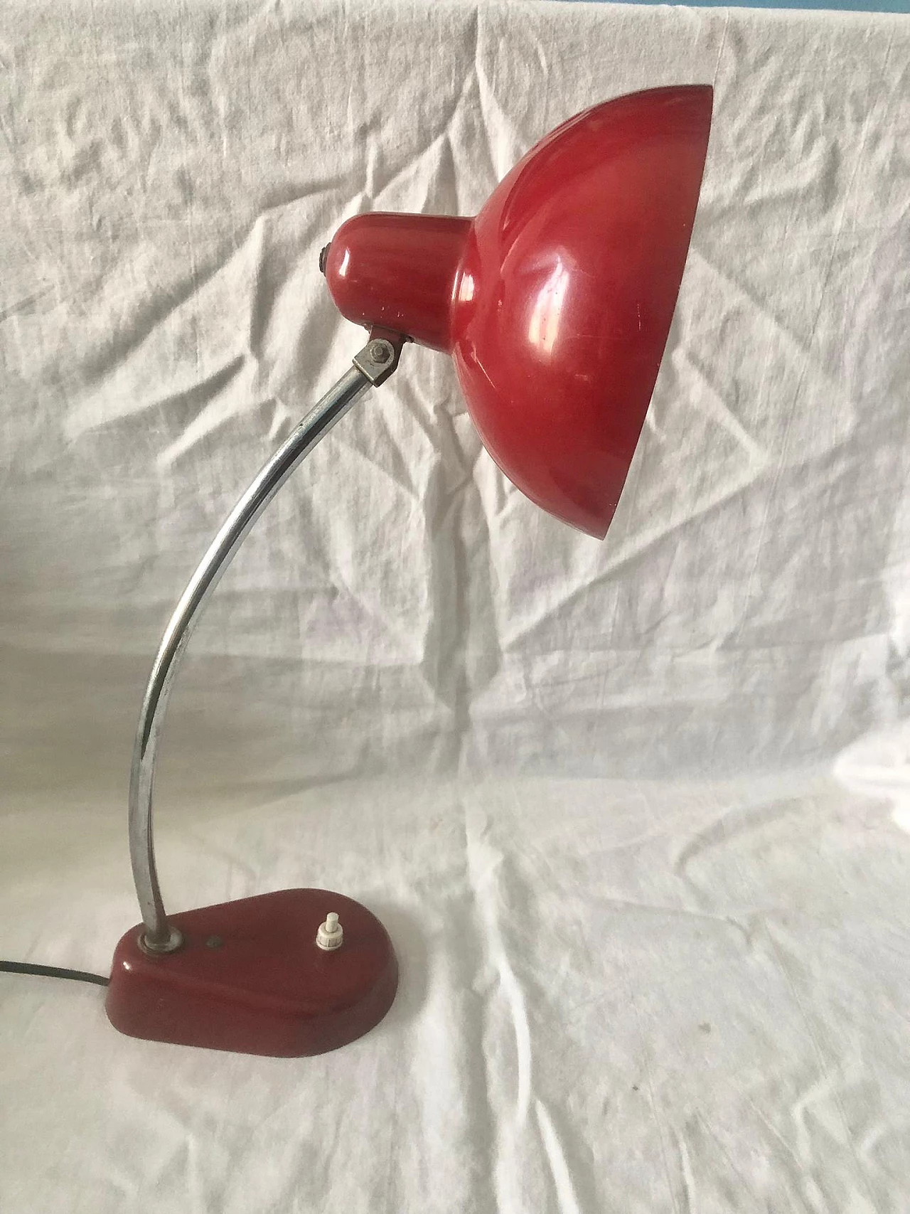 Red lacquered metal table lamp, 1950s 11