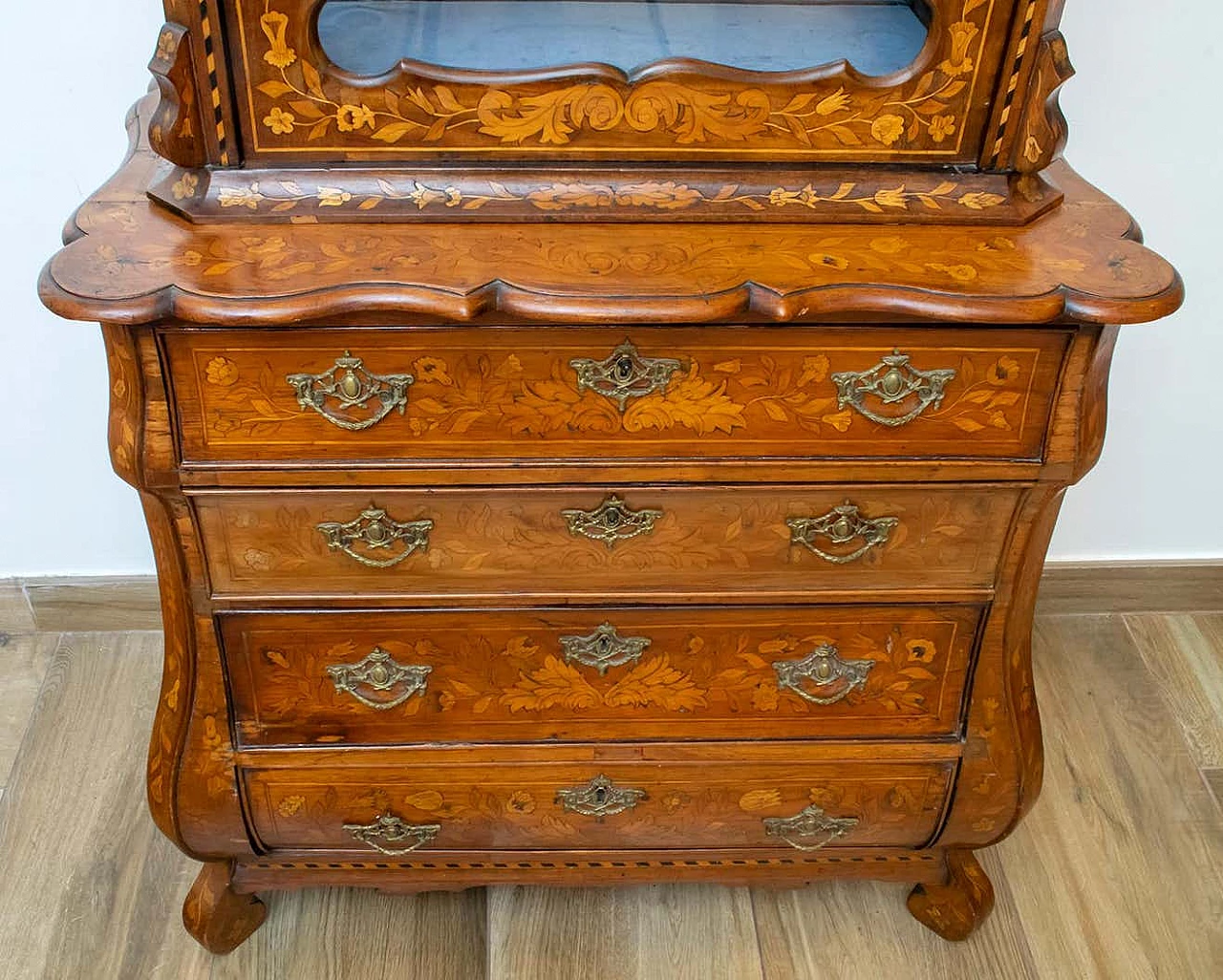 Dutch walnut trumeau with maple inlay, 1760s 6