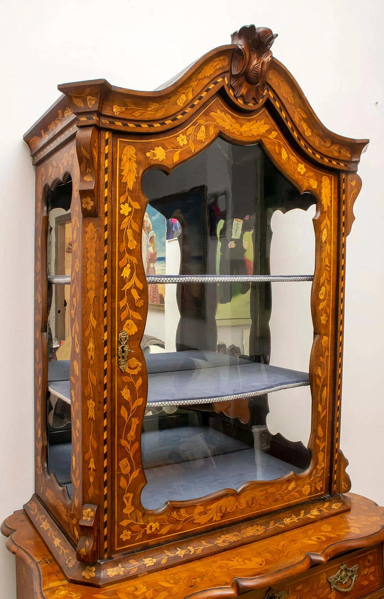 Dutch walnut trumeau with maple inlay, 1760s 8