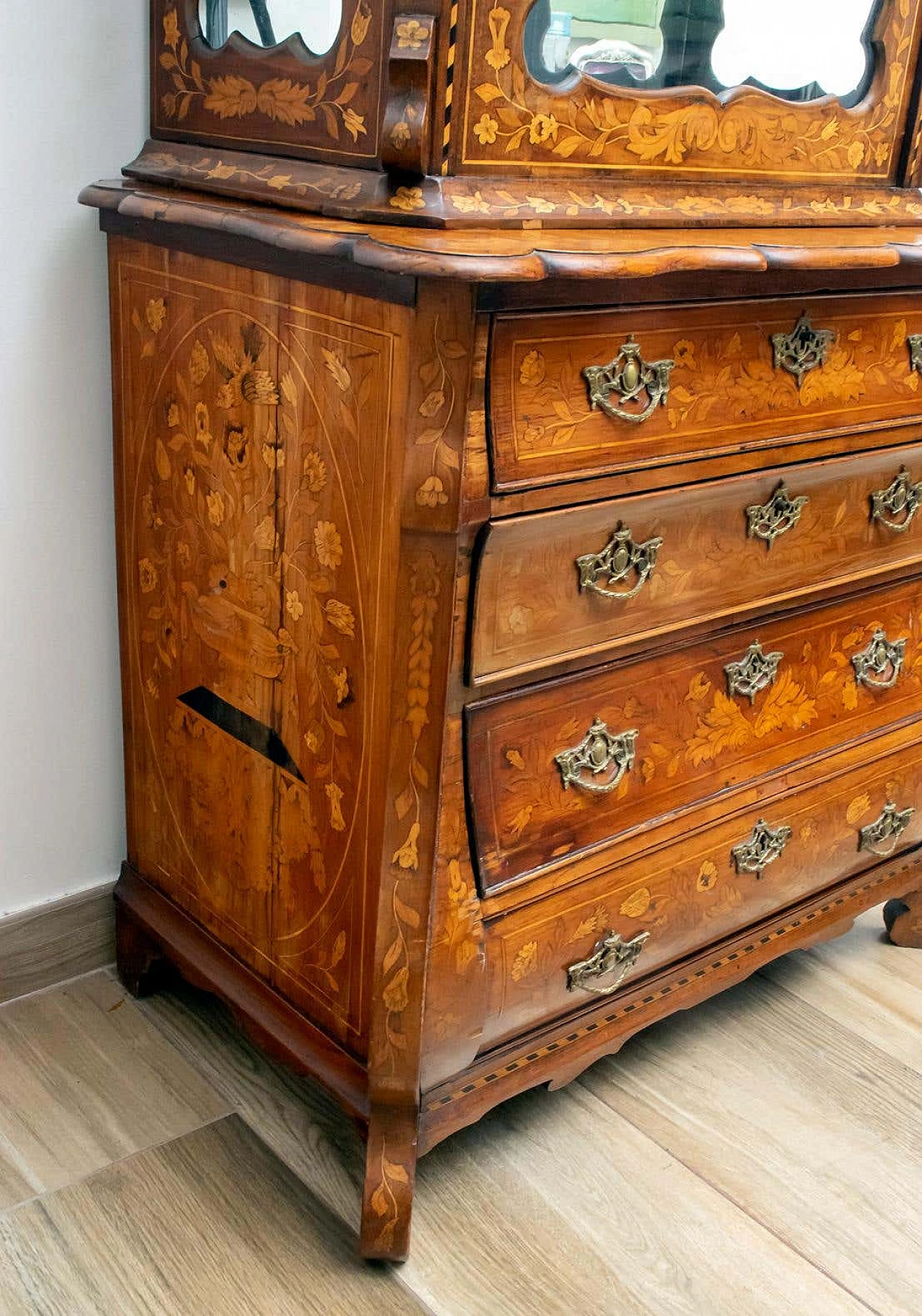 Dutch walnut trumeau with maple inlay, 1760s 9