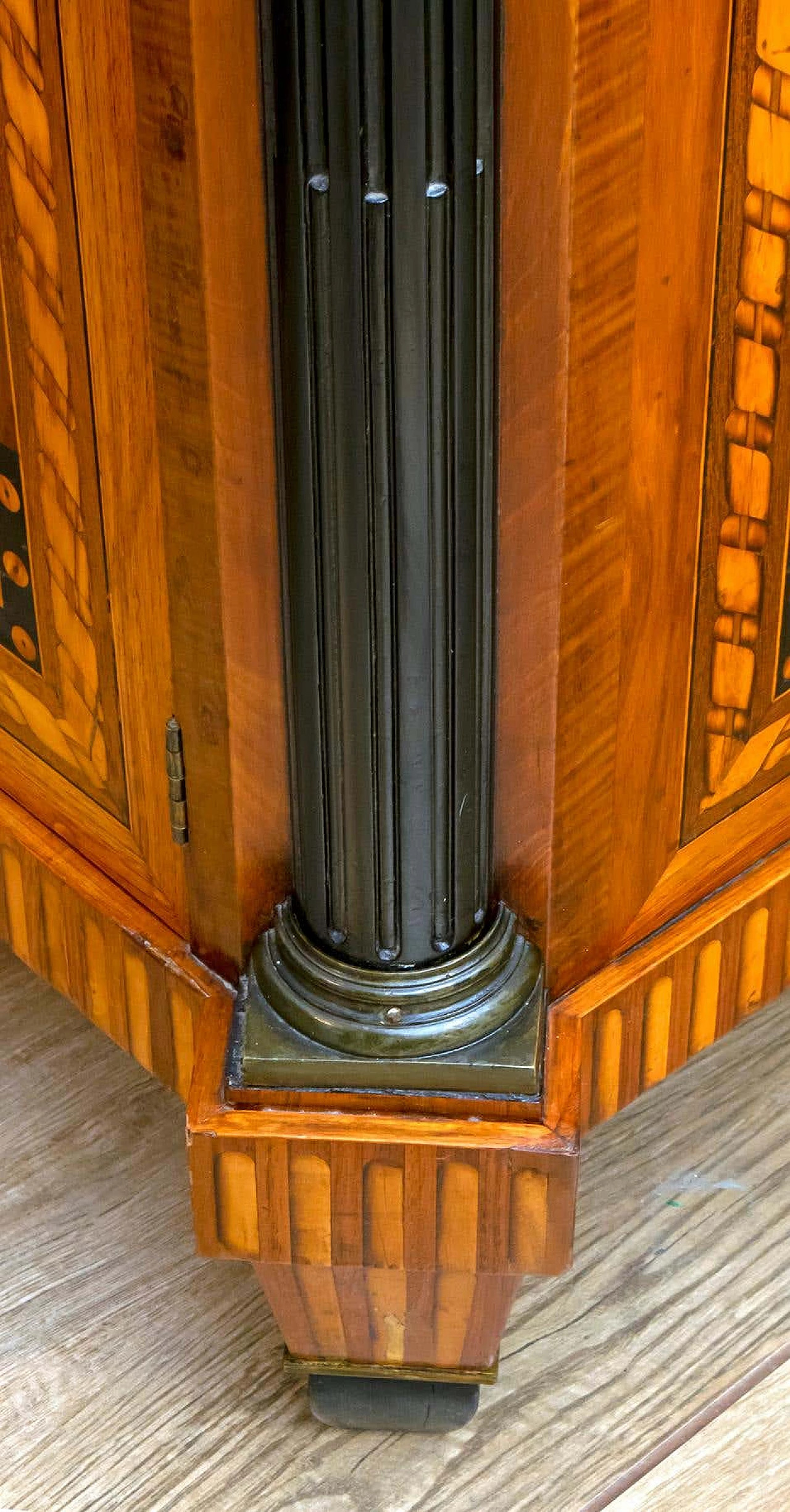 Napoleon III sideboard inlaid with geometric floral motifs, 1850 7