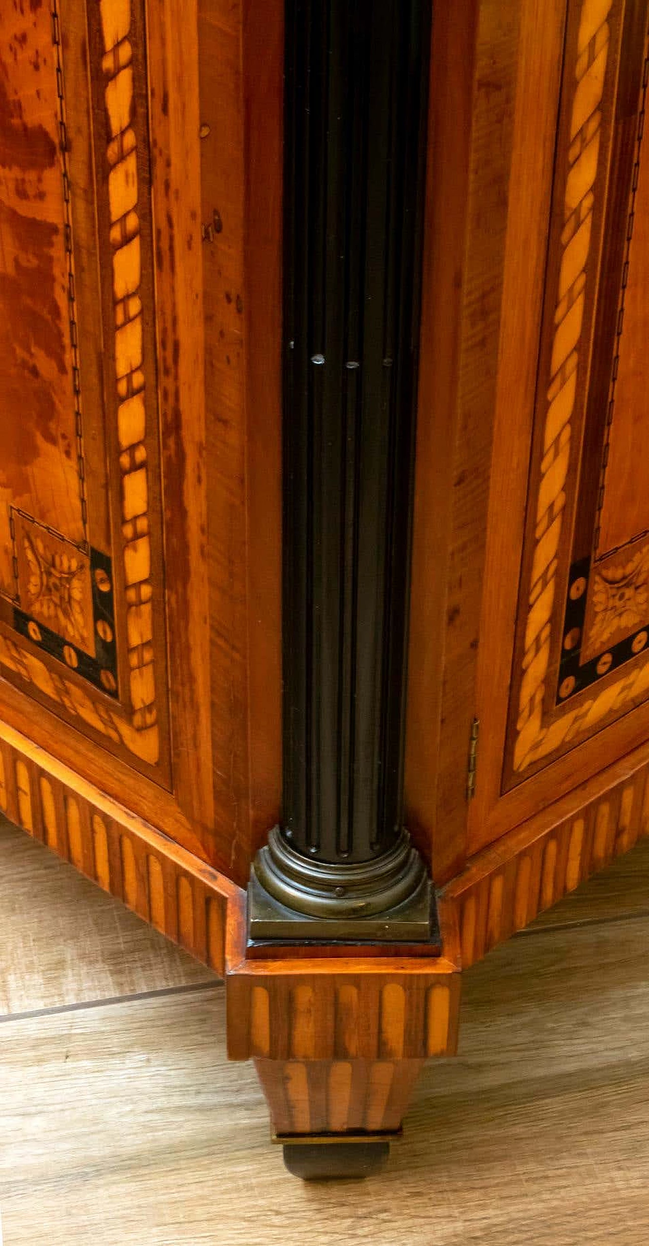 Napoleon III sideboard inlaid with geometric floral motifs, 1850 14