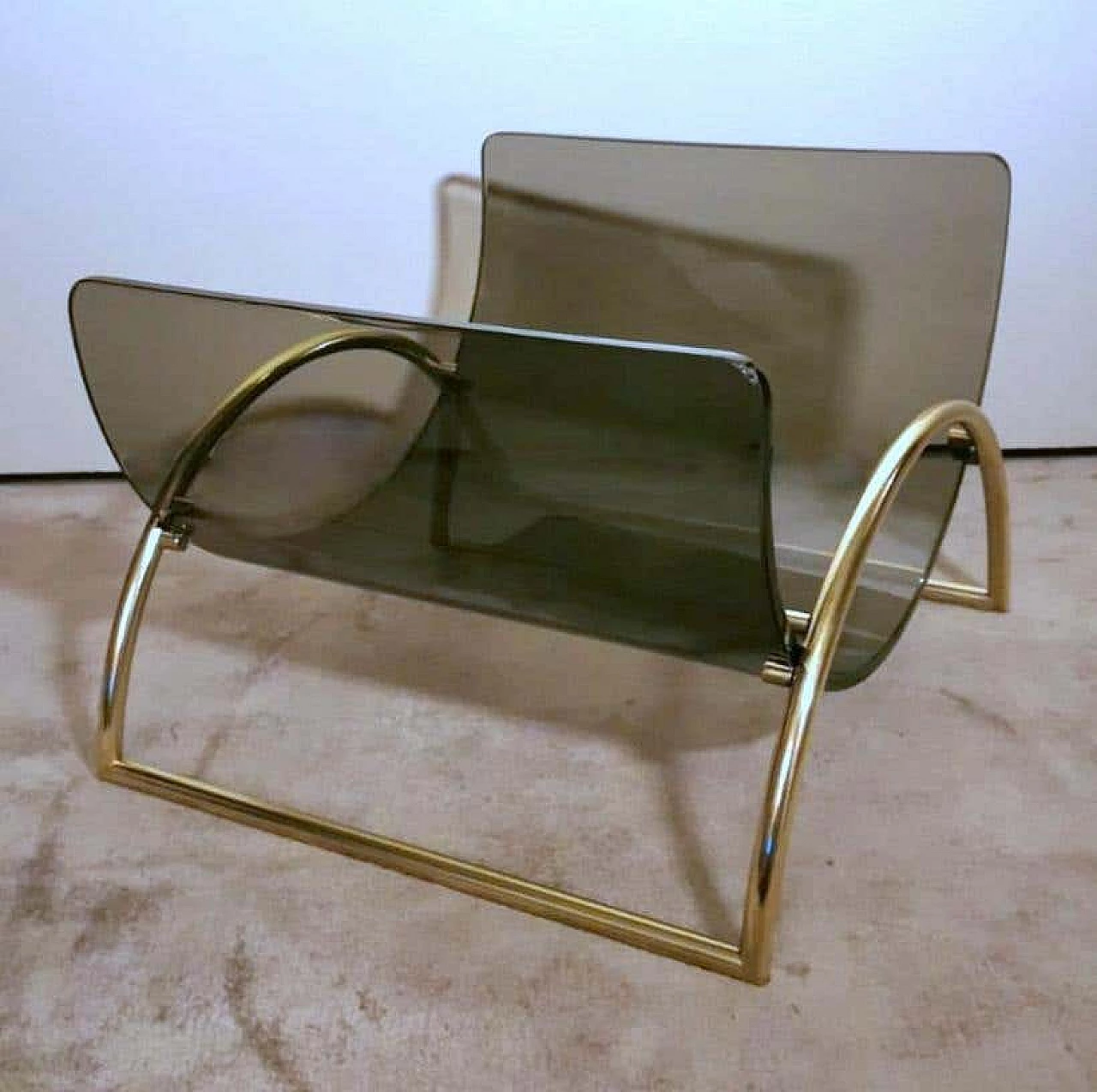 Smoked crystal and brass magazine rack attributed to Gallotti & Radice, 1970s 7