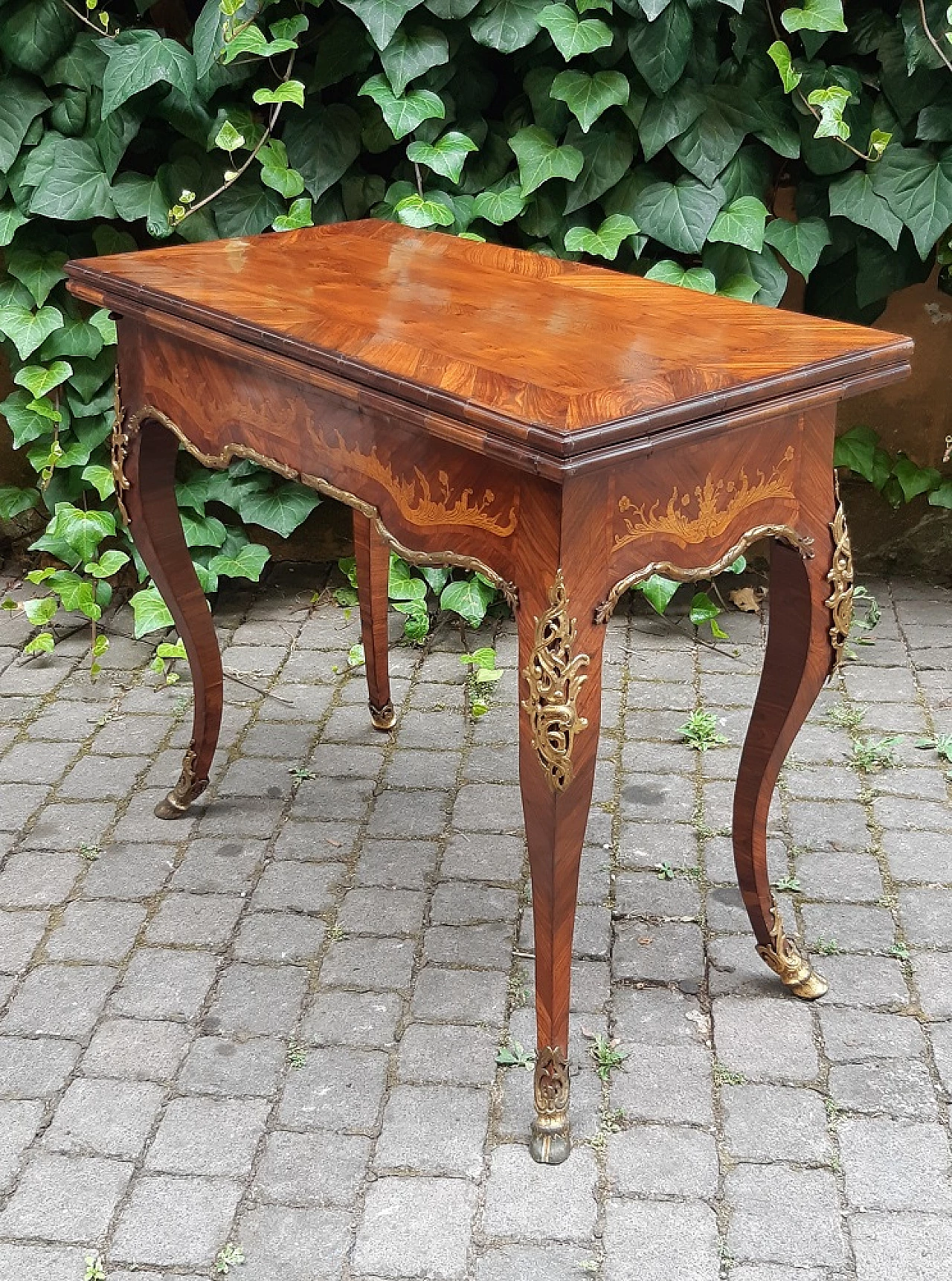 Walnut and olive briar game table, mid-20th century 3