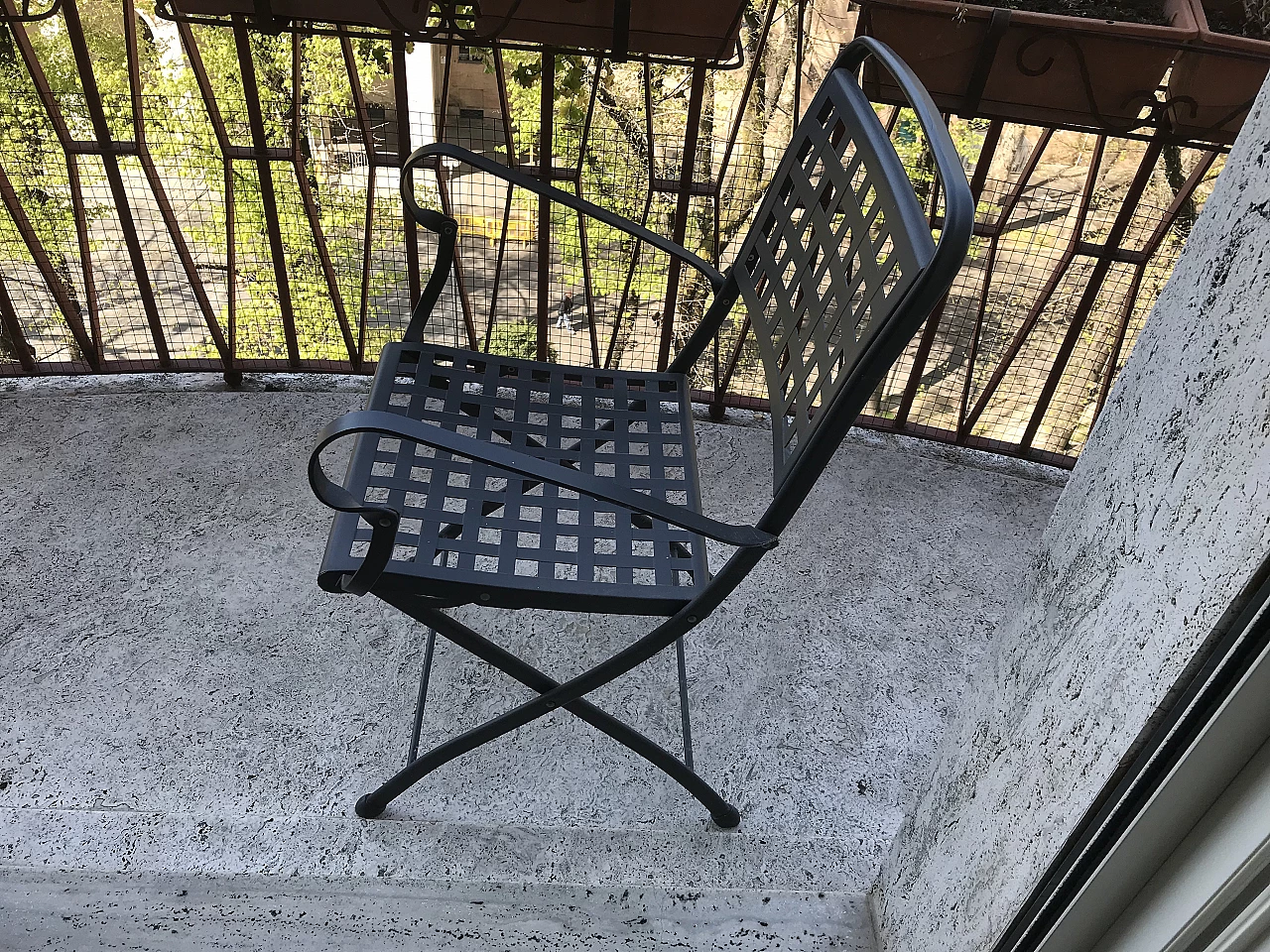 Springtime PT folding chair with armrests 1