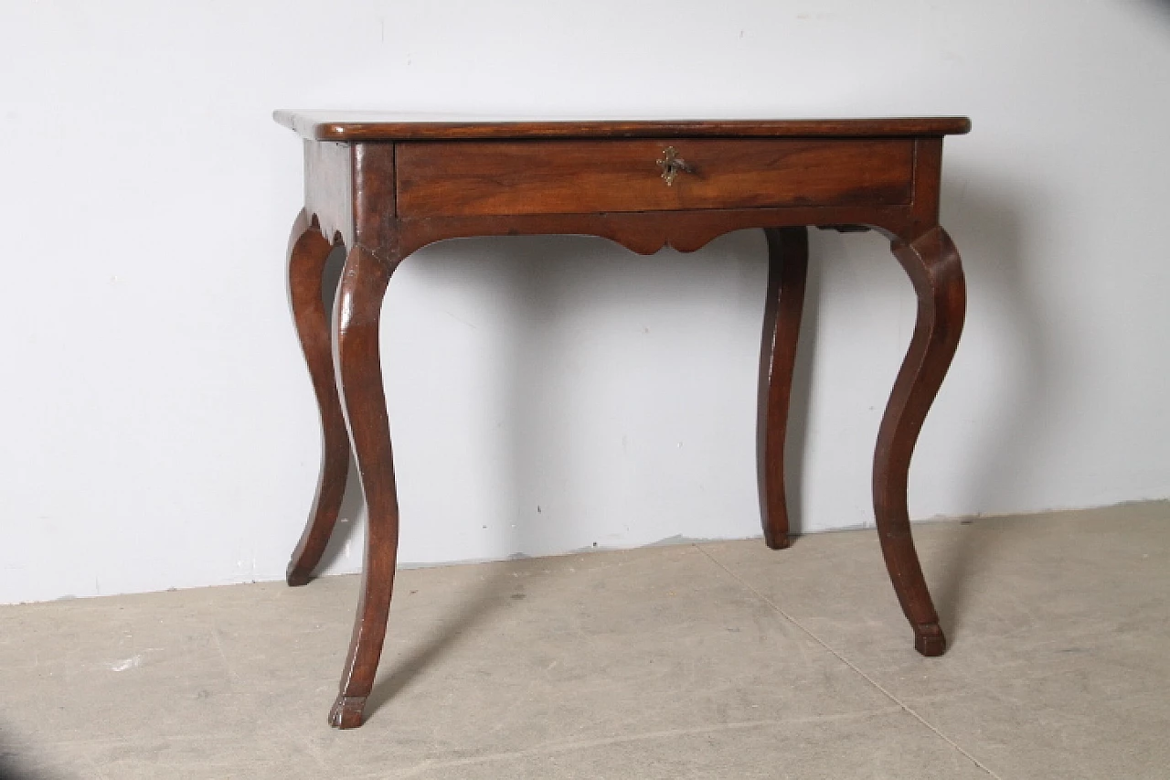 Louis XVI walnut writing desk with sabre legs, mid-18th century 7