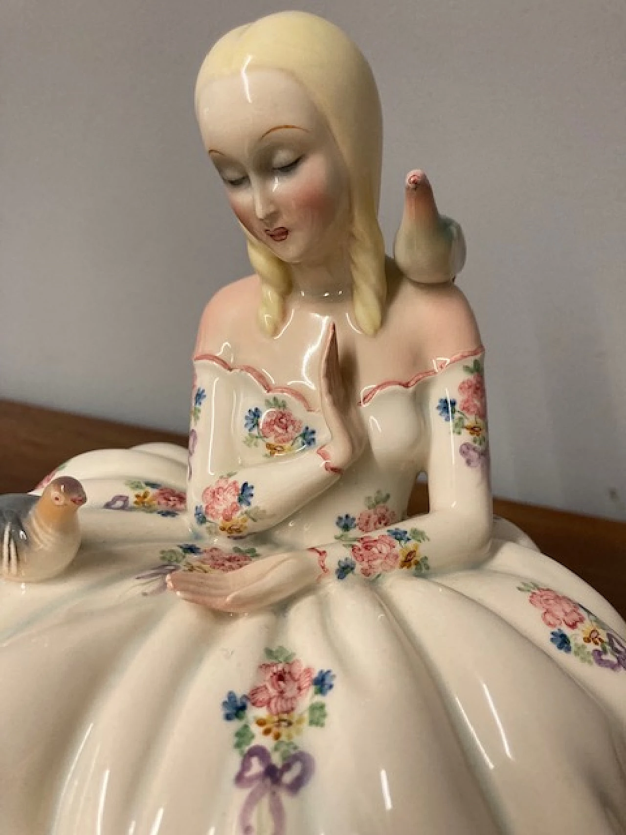 Art Deco statuette of lady with doves by Giovanni Ronzan, 1940s 2