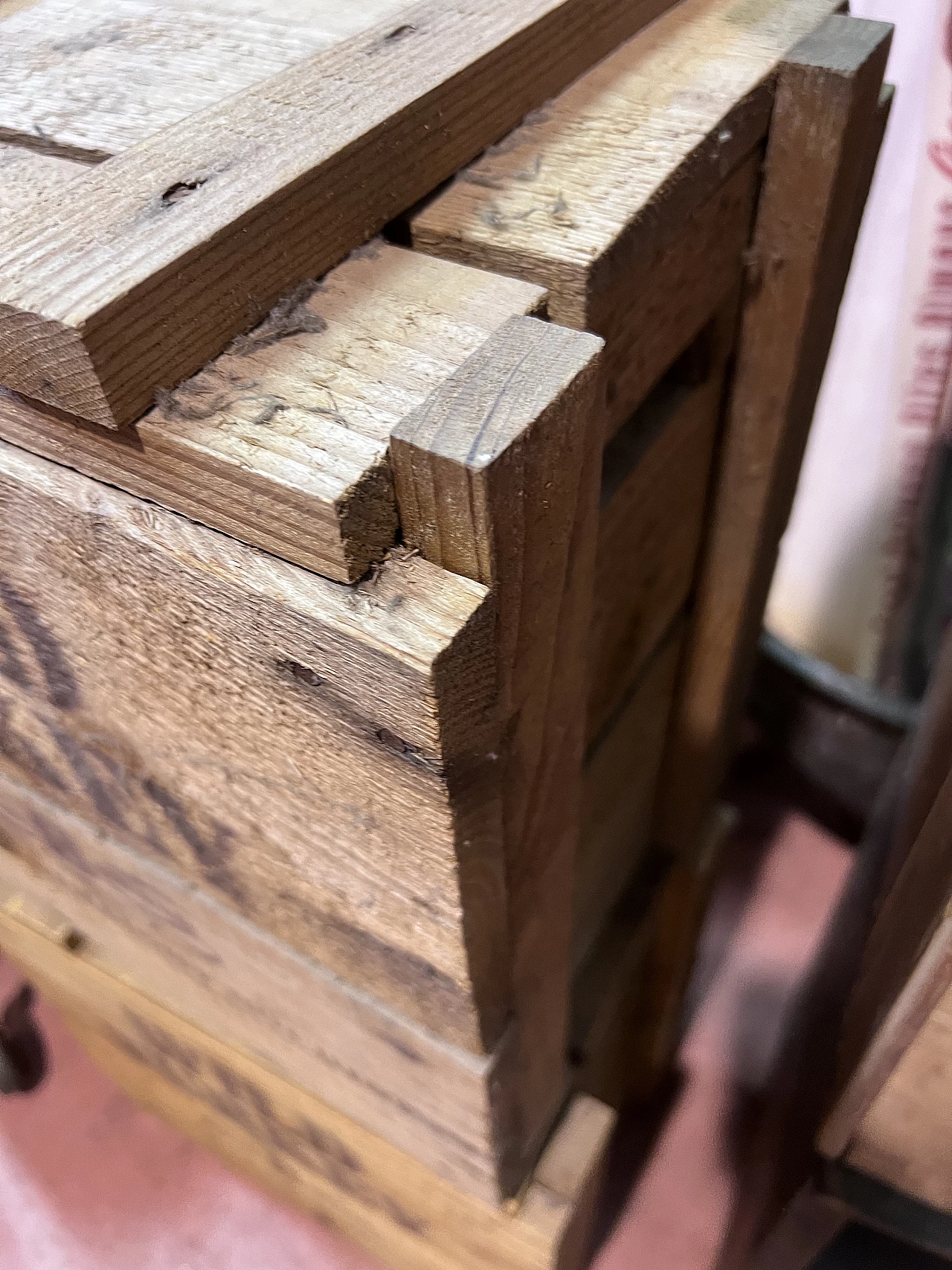 Wooden box for whisky bottles 5