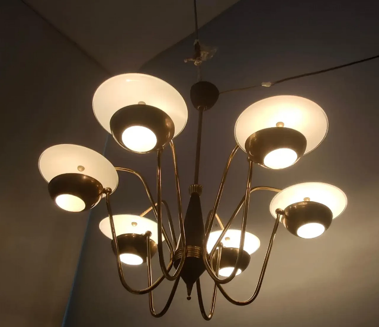 Lampadario a sei bracci in ottone e vetro di Stilnovo, anni '50 2