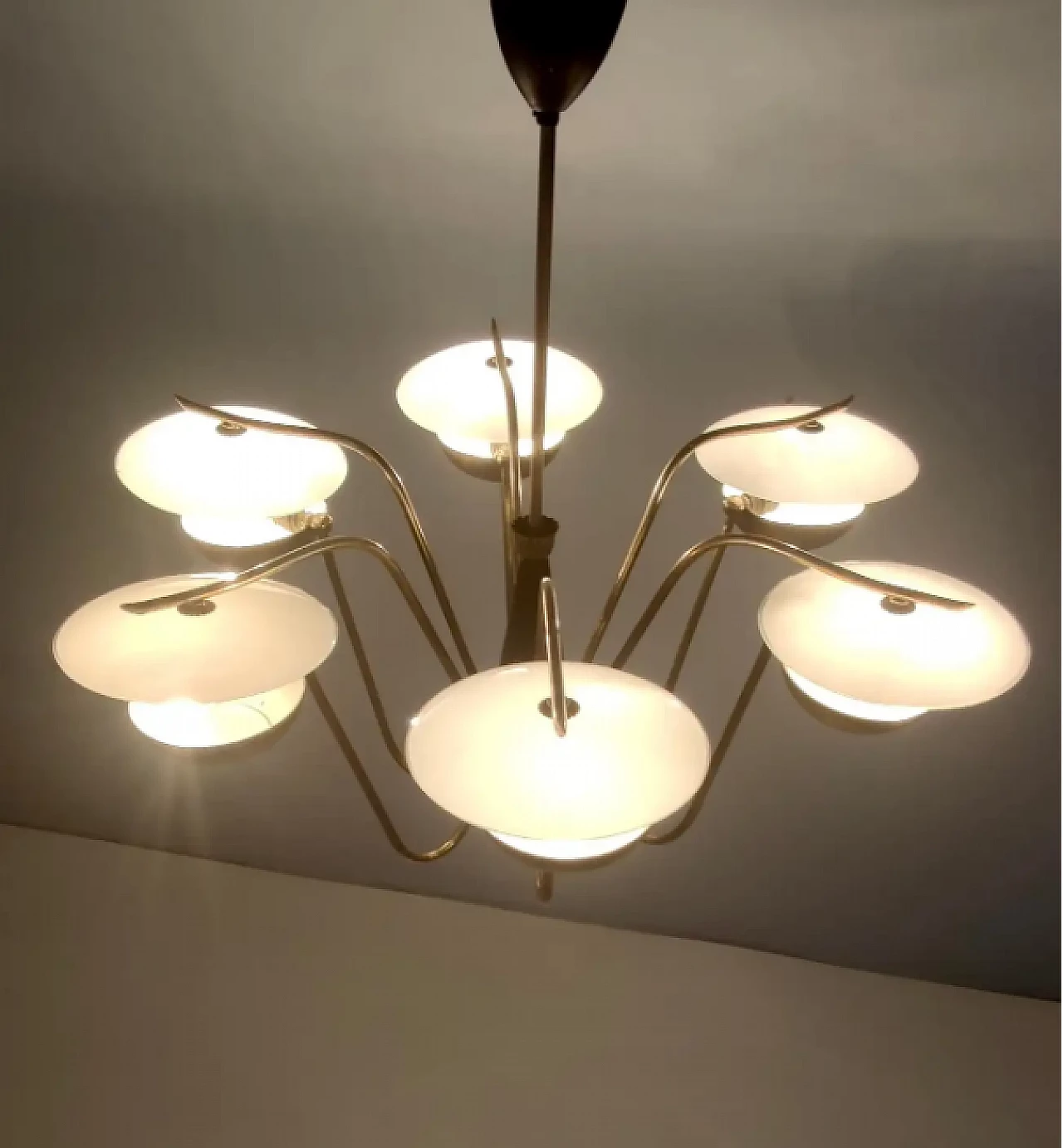 Lampadario a sei bracci in ottone e vetro di Stilnovo, anni '50 7