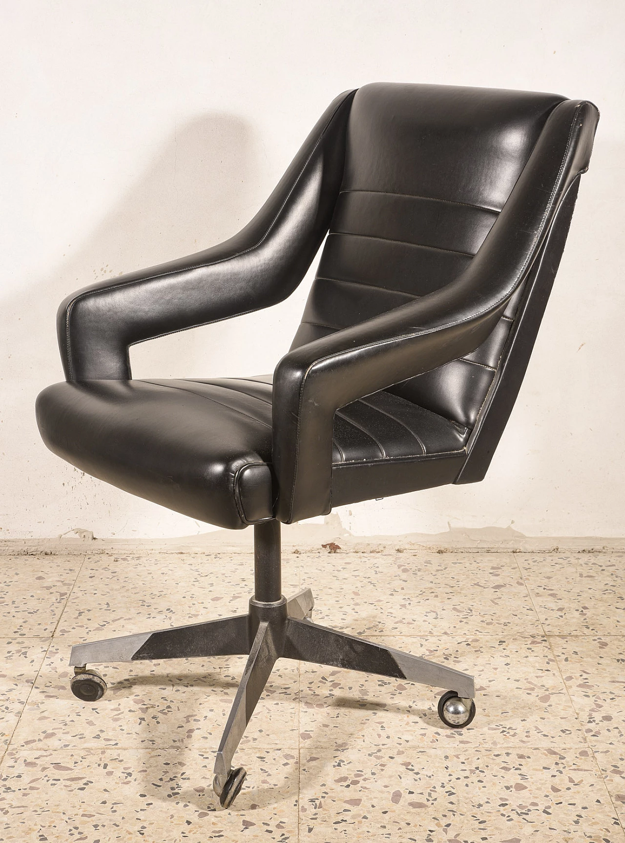 Metal and leather swivel chair with casters, 1970s 5