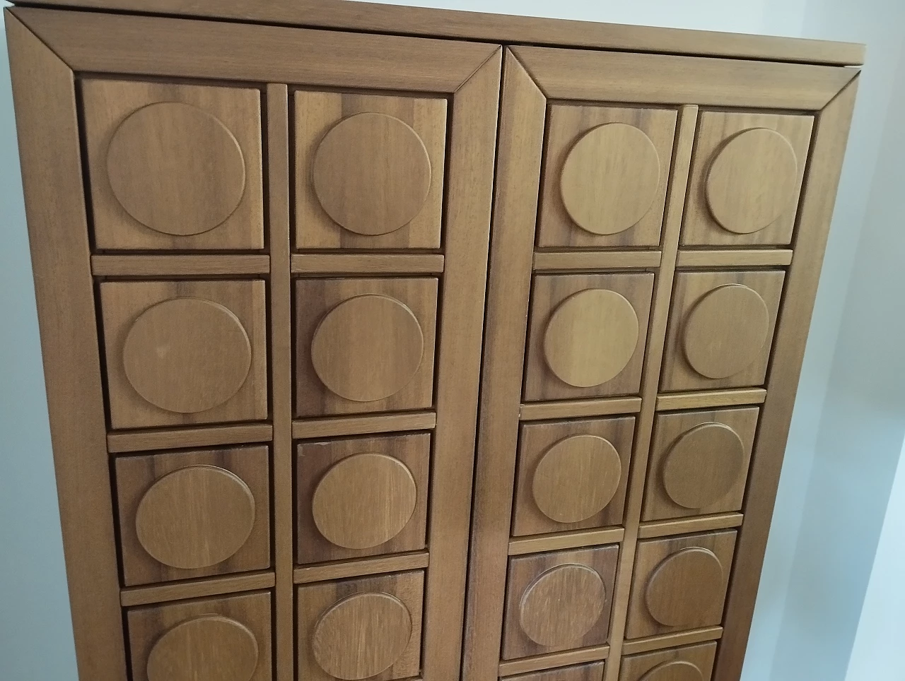 Iroko sideboard with geometric pattern 2