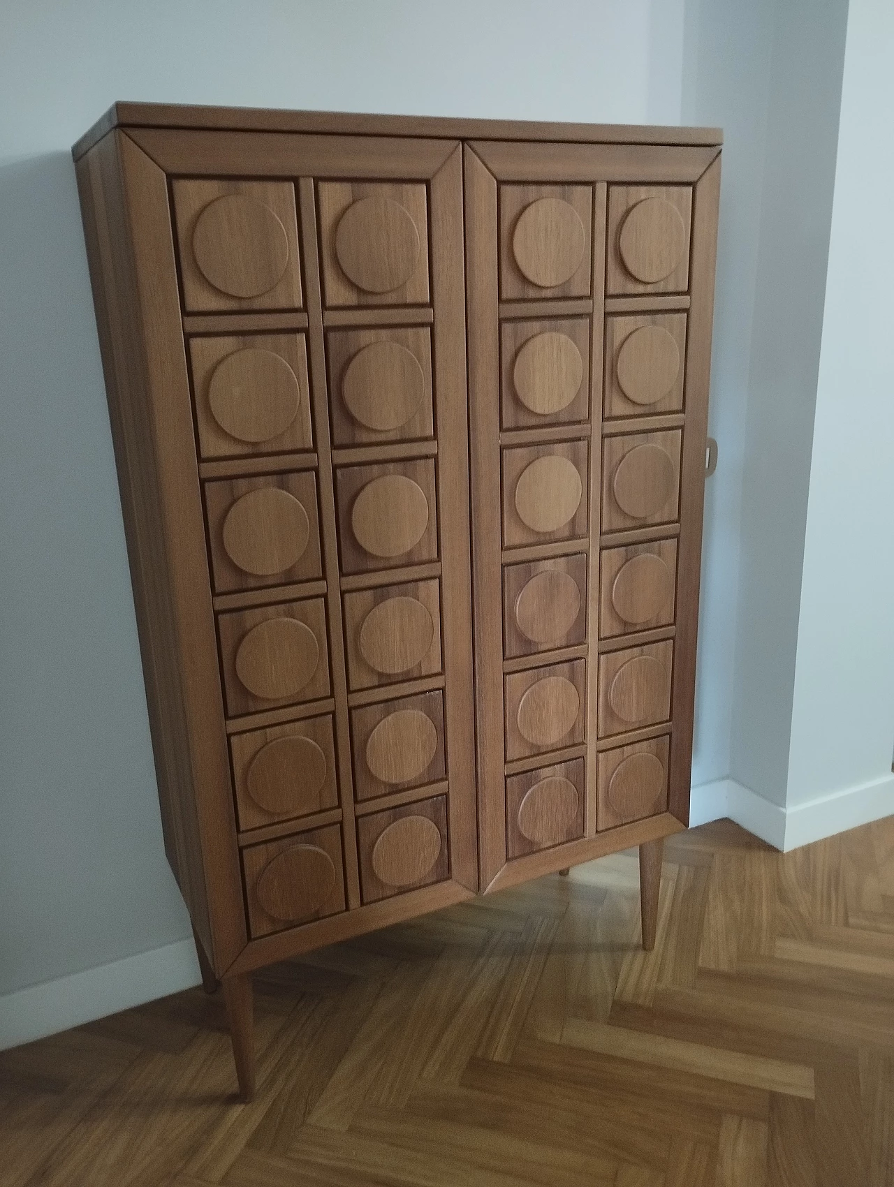 Iroko sideboard with geometric pattern 3