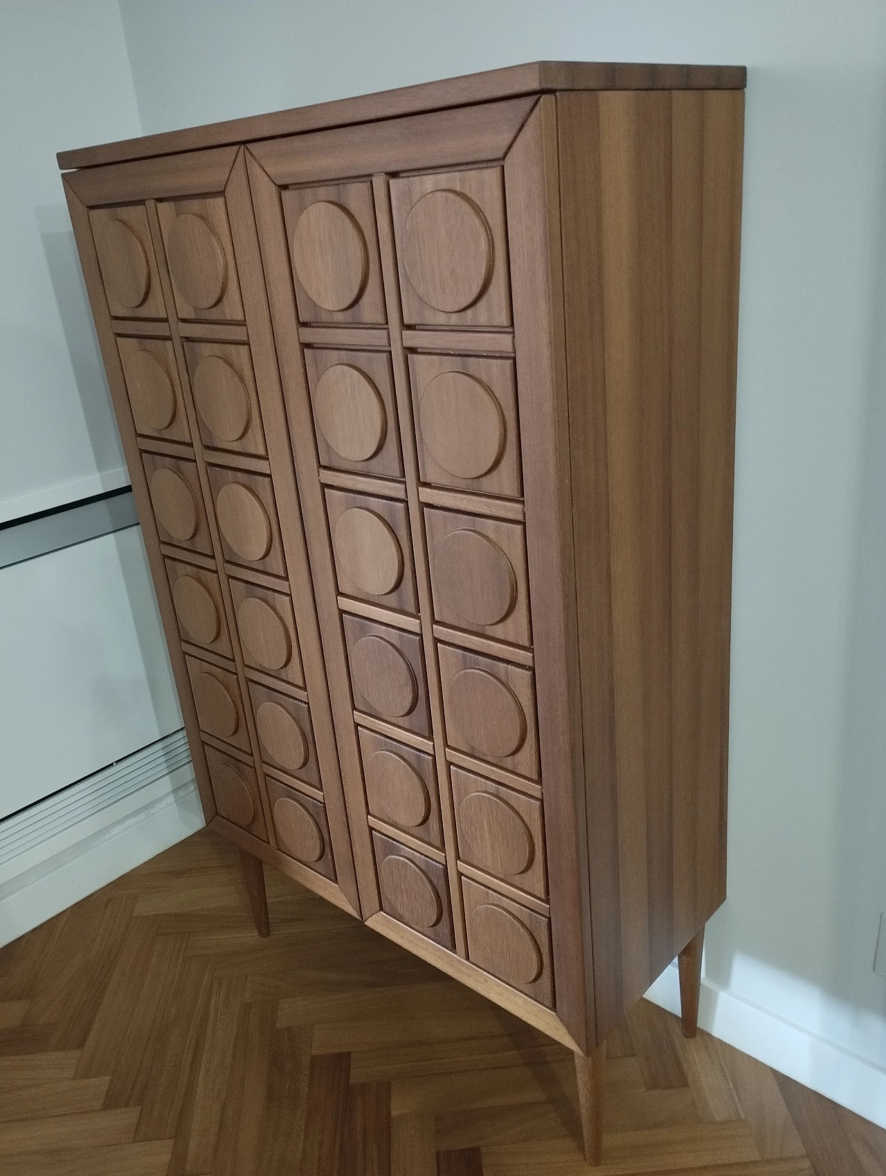 Iroko sideboard with geometric pattern 4