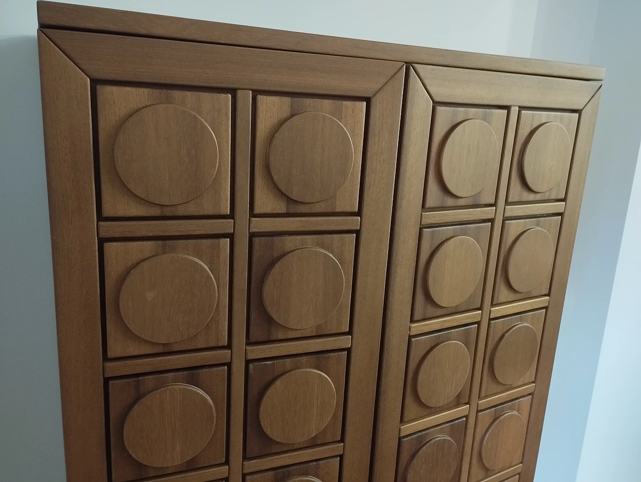 Iroko sideboard with geometric pattern 6