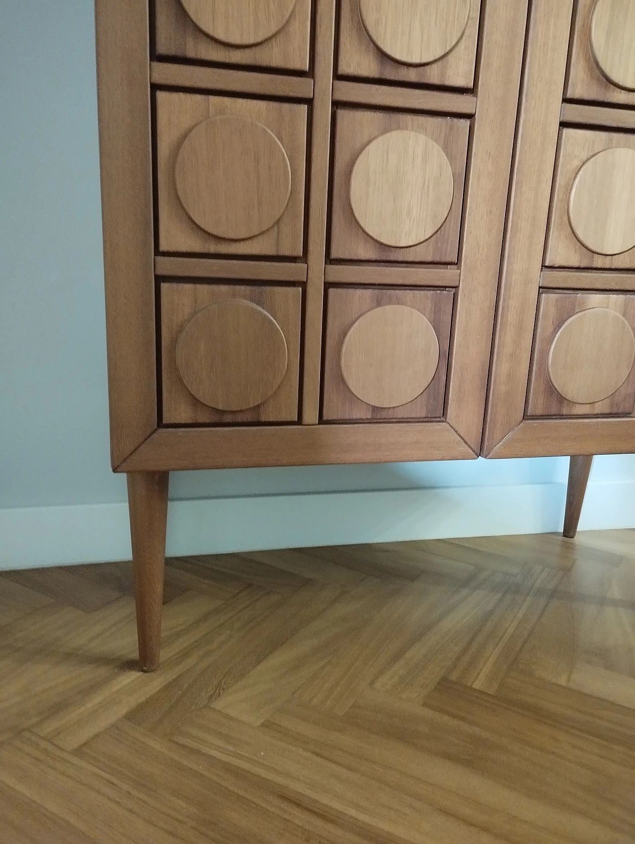 Iroko sideboard with geometric pattern 8