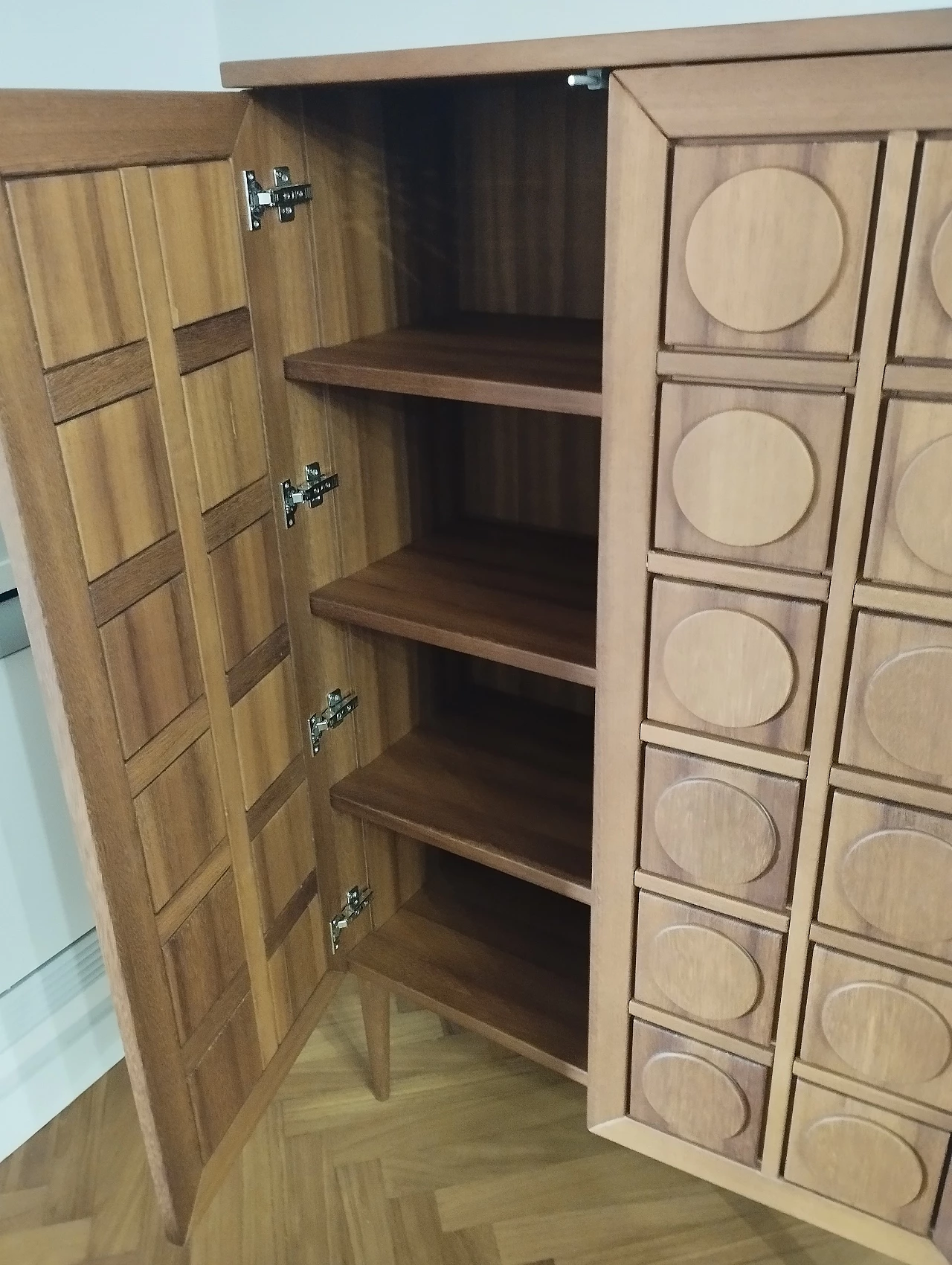 Iroko sideboard with geometric pattern 9