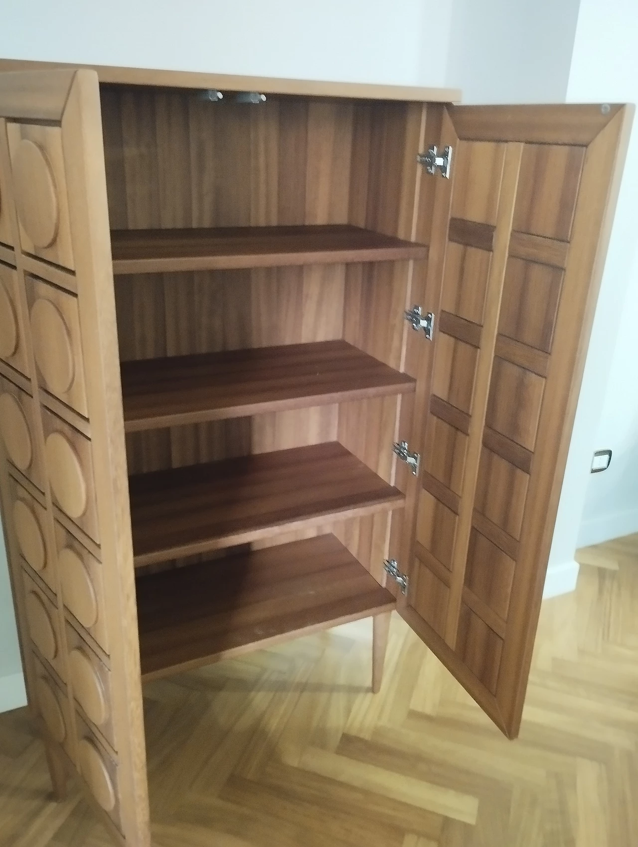 Iroko sideboard with geometric pattern 10