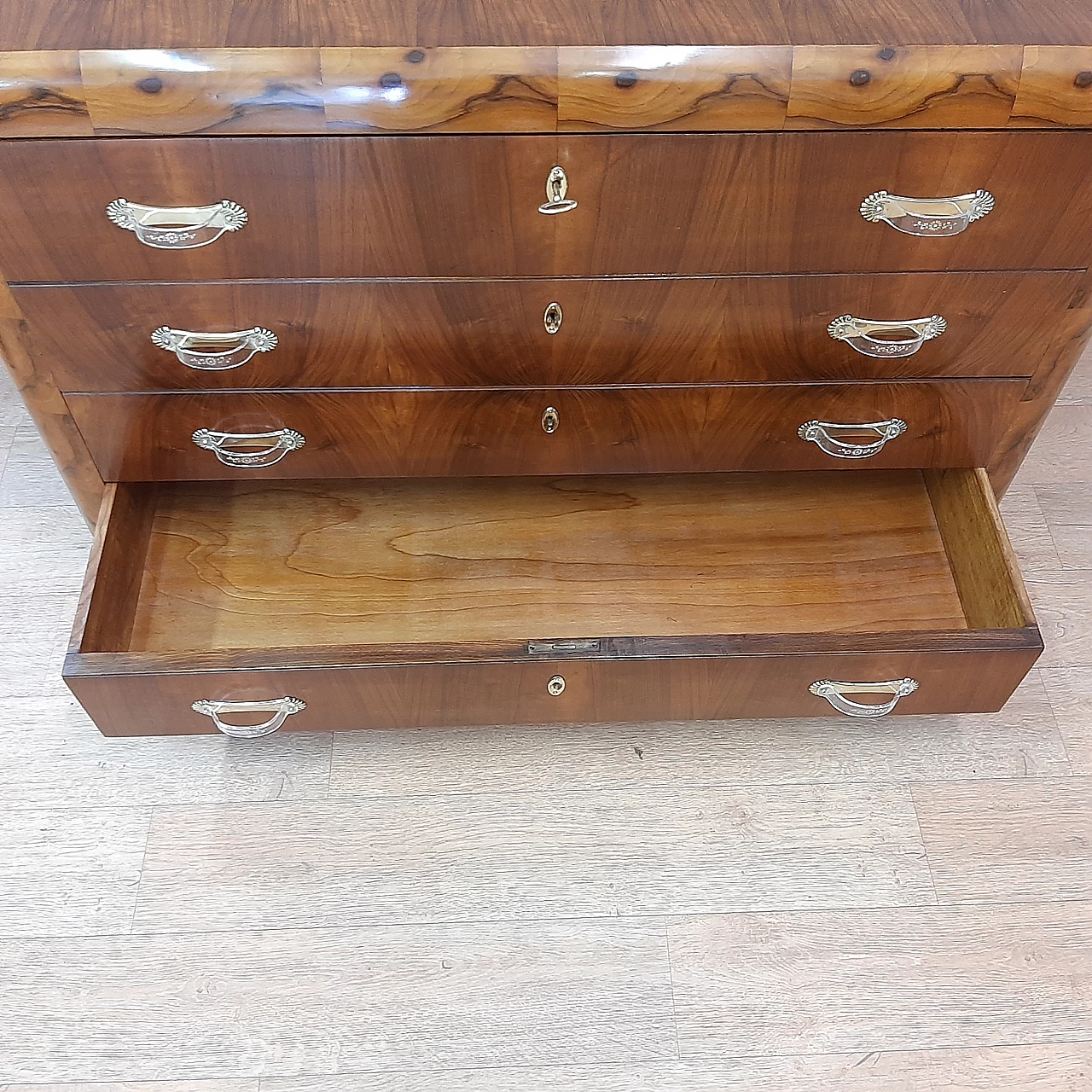 Art Deco walnut dresser with briarwood edges and brass handles, 1930s 10