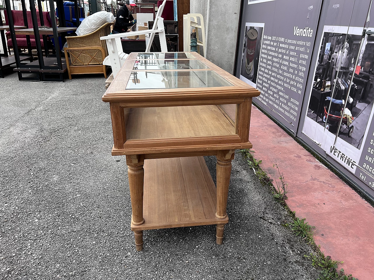 Wood shop counter with glass top and drawer 4