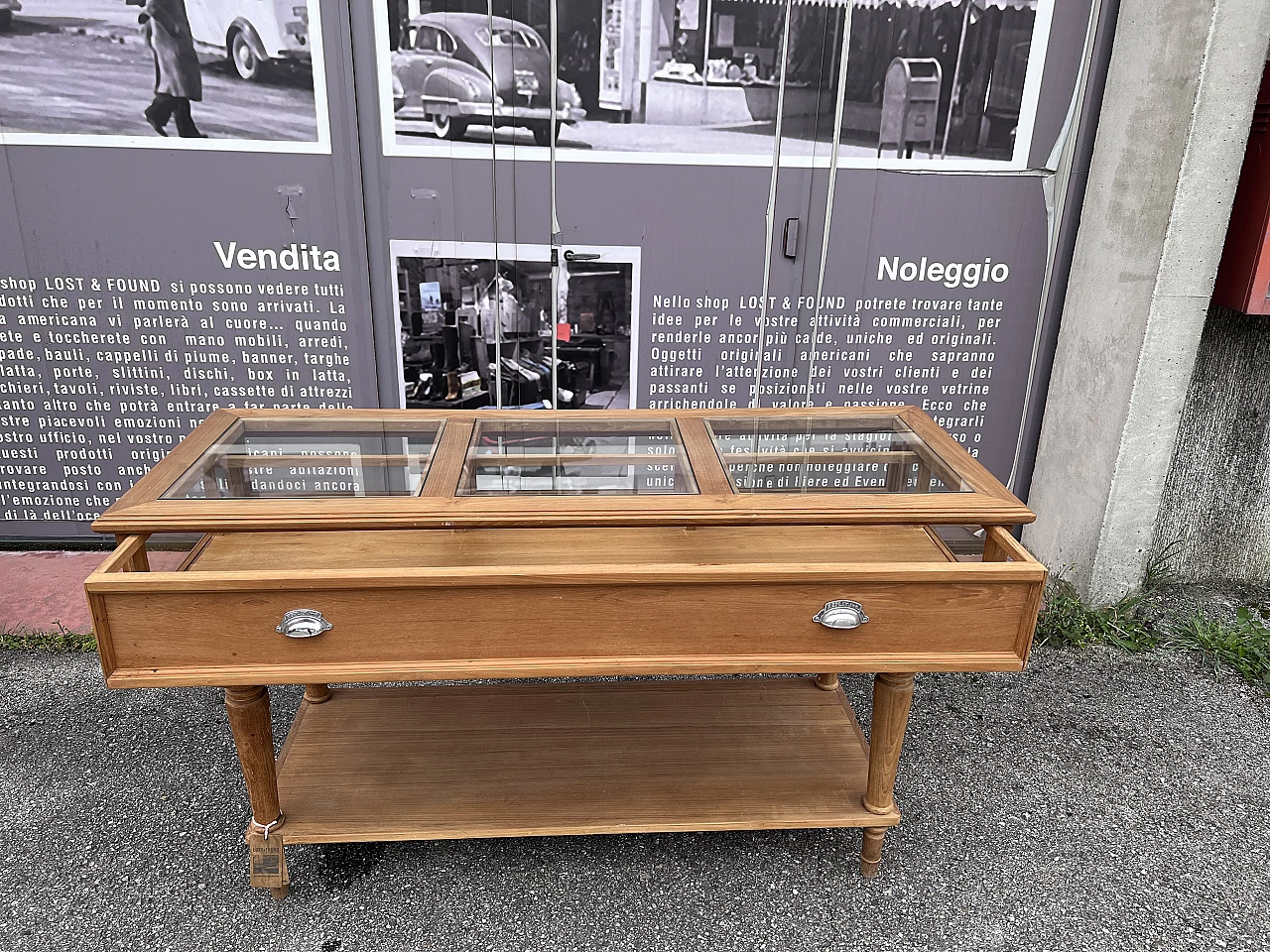 Wood shop counter with glass top and drawer 5