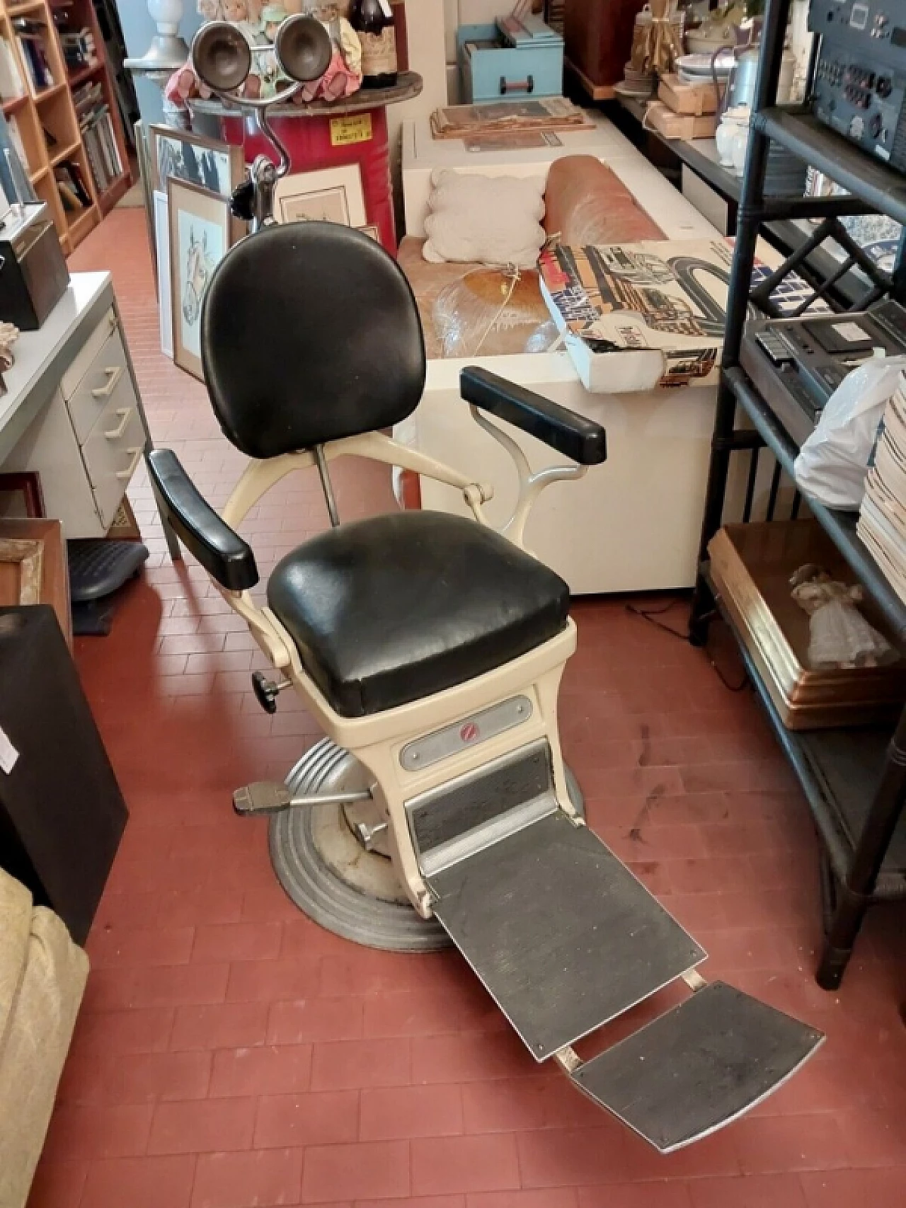 Metal and leather dentist's chair, early 20th century 10