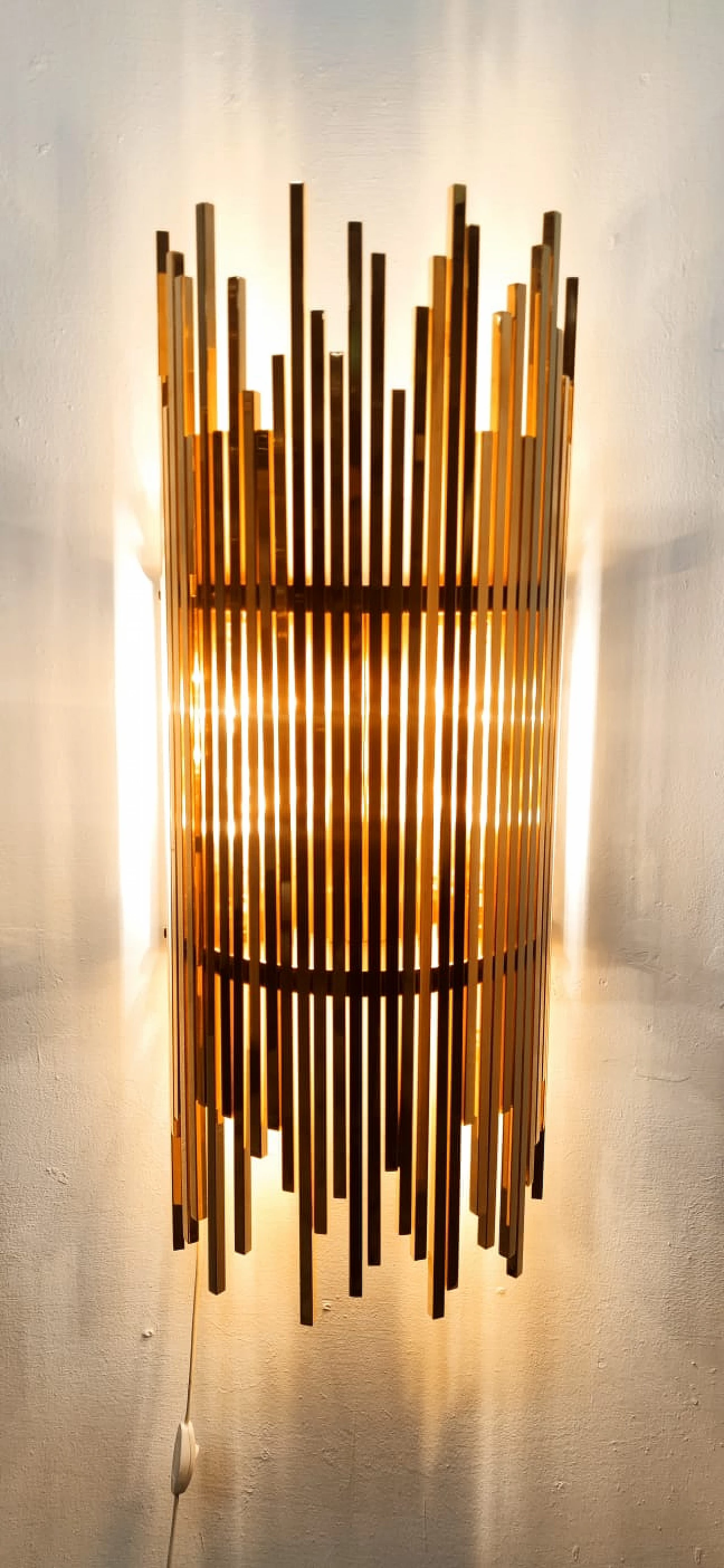 Pair of brass wall lights with square strips, 1970s 19