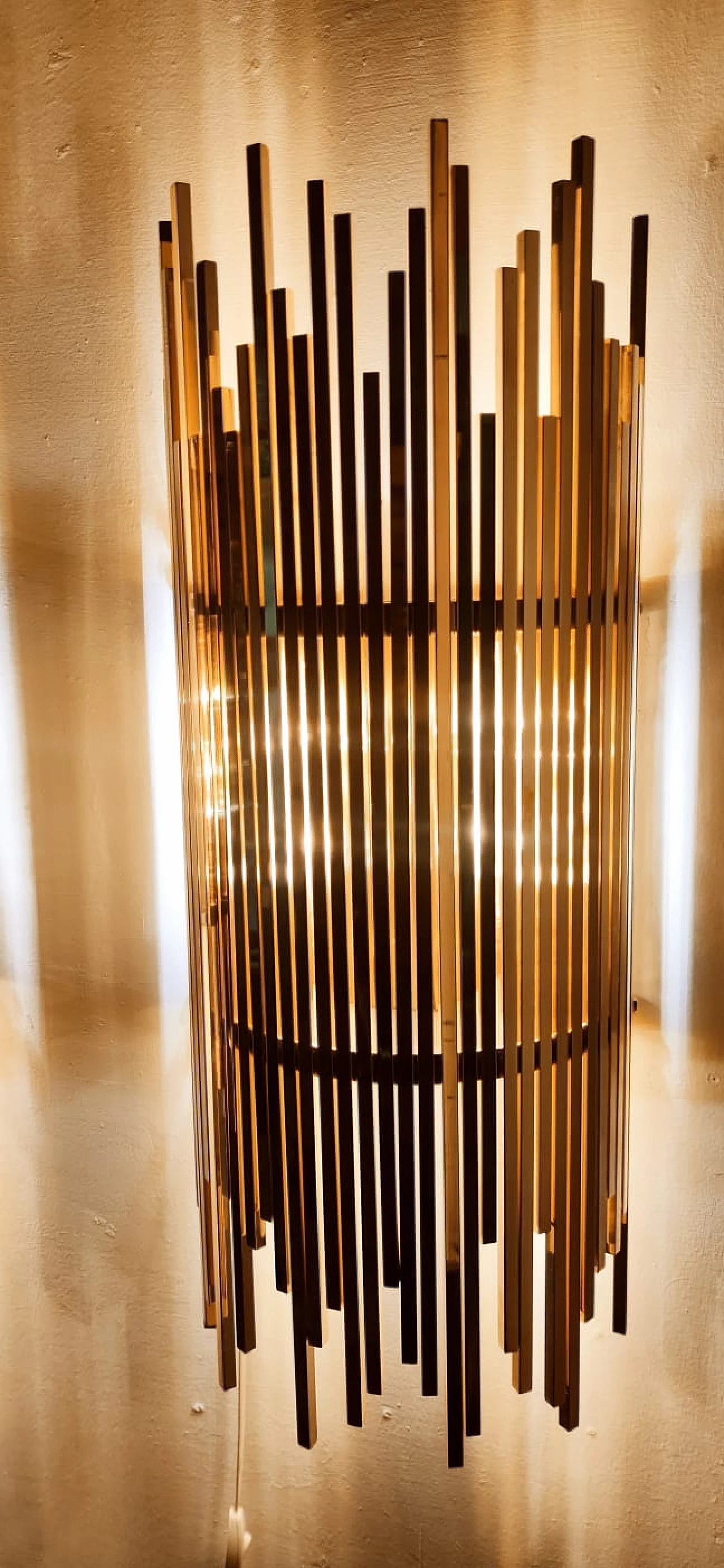 Pair of brass wall lights with square strips, 1970s 27