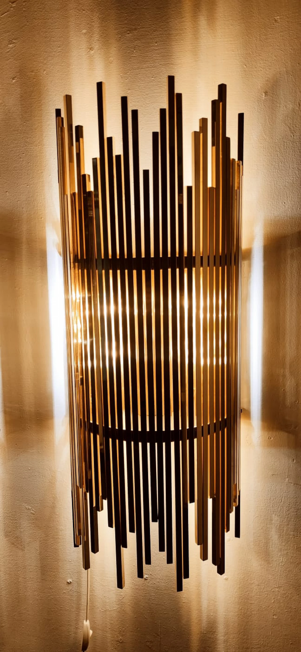 Pair of brass wall lights with square strips, 1970s 28